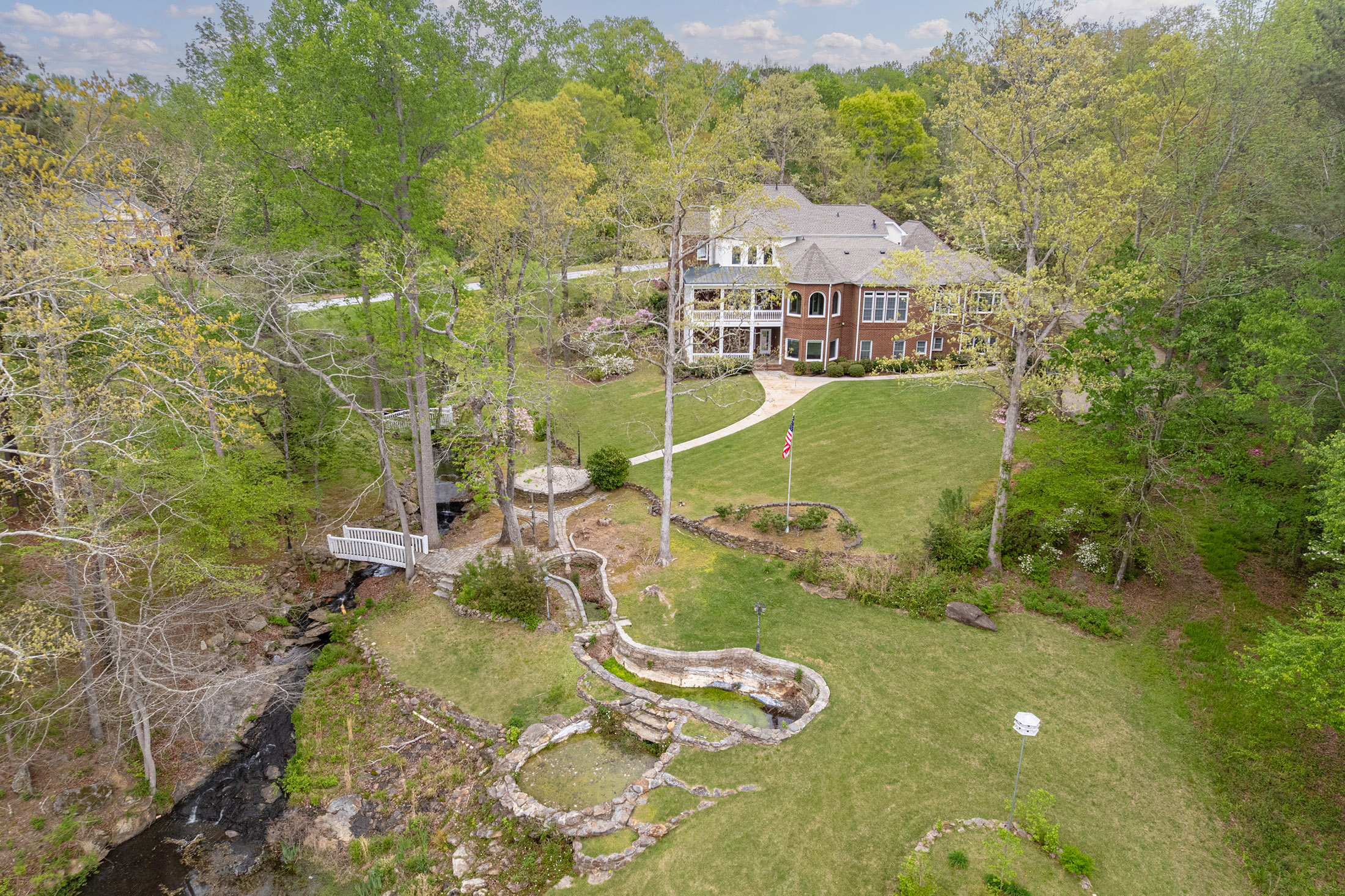  A Rare Opportunity to Own a Developer-Designed Lakefront Estate - 物件實景