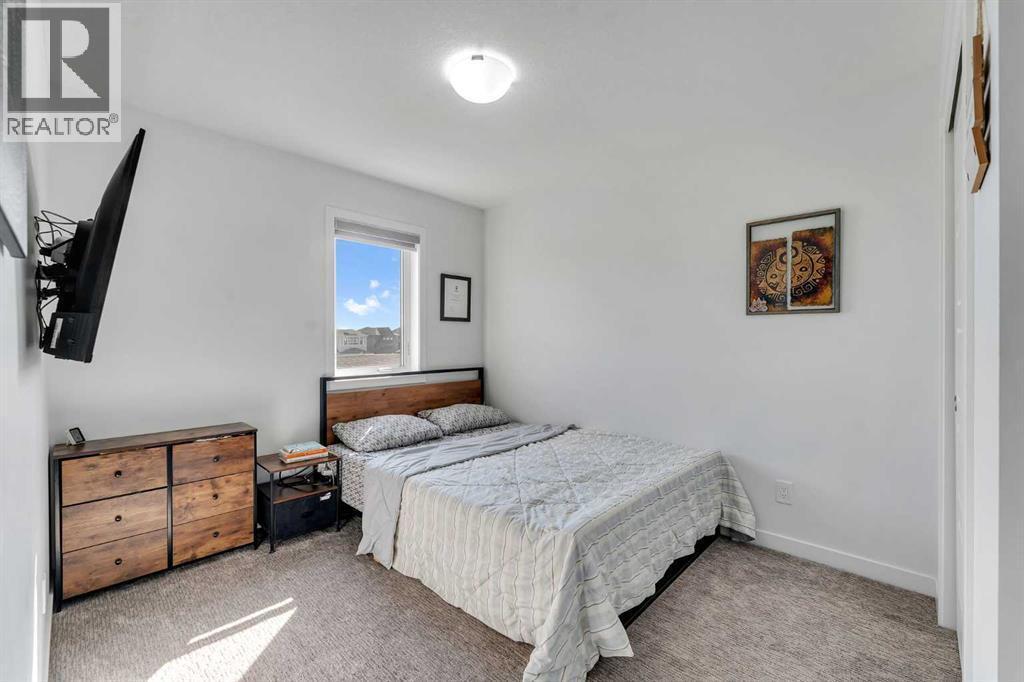 CALGARY, Alberta, T2X 4R1, CA, 3 Bedrooms Bedrooms, ,2 BathroomsBathrooms,Residential,For Sale,1949182