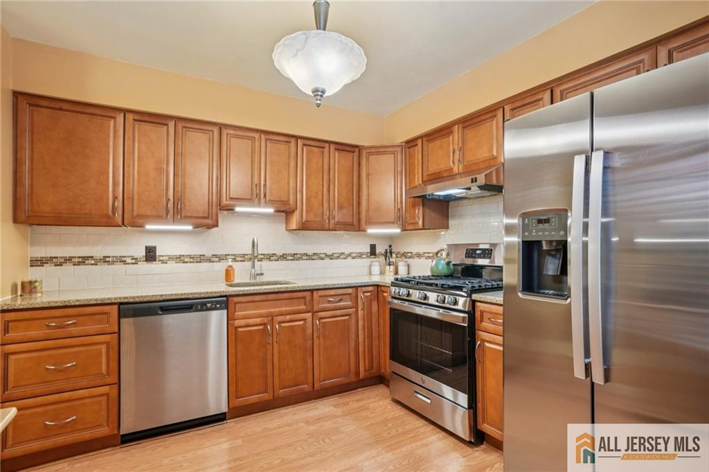 Edison, New Jersey, 08820, United States, 2 Bedrooms Bedrooms, ,2 BathroomsBathrooms,Residential,For Sale,1925954