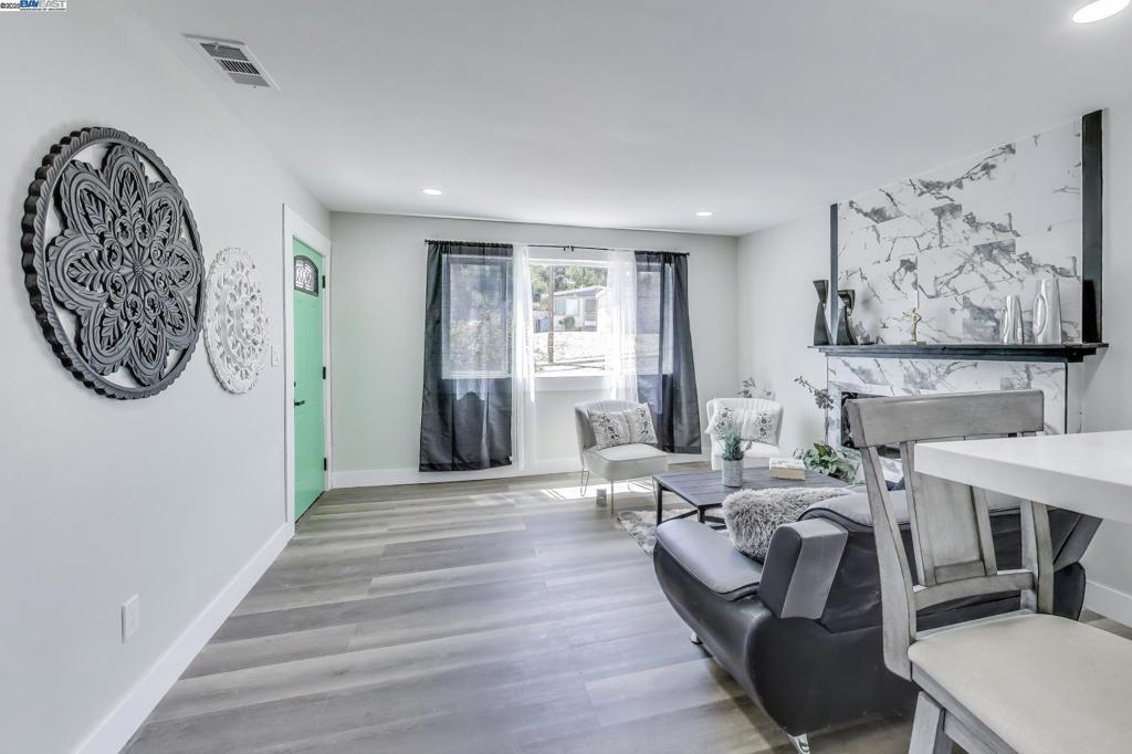 Martinez, California, 94553, United States, 4 Bedrooms Bedrooms, ,2 BathroomsBathrooms,Residential,For Sale,1985716