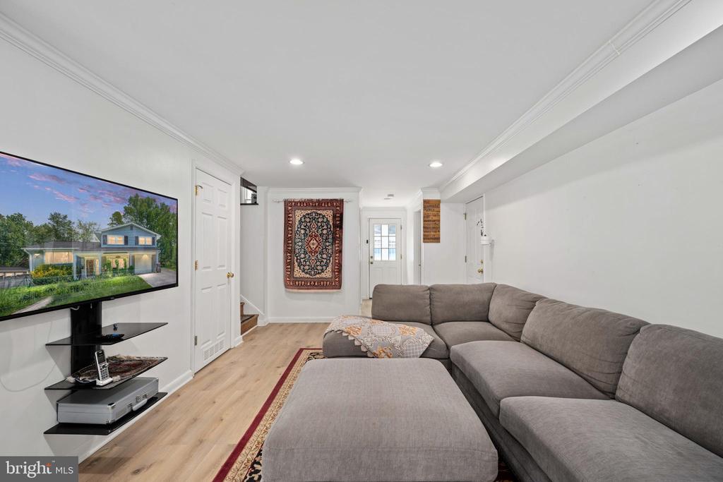 Alexandria, Virginia, 22308, United States, 4 Bedrooms Bedrooms, ,3 BathroomsBathrooms,Residential,For Sale,1921222