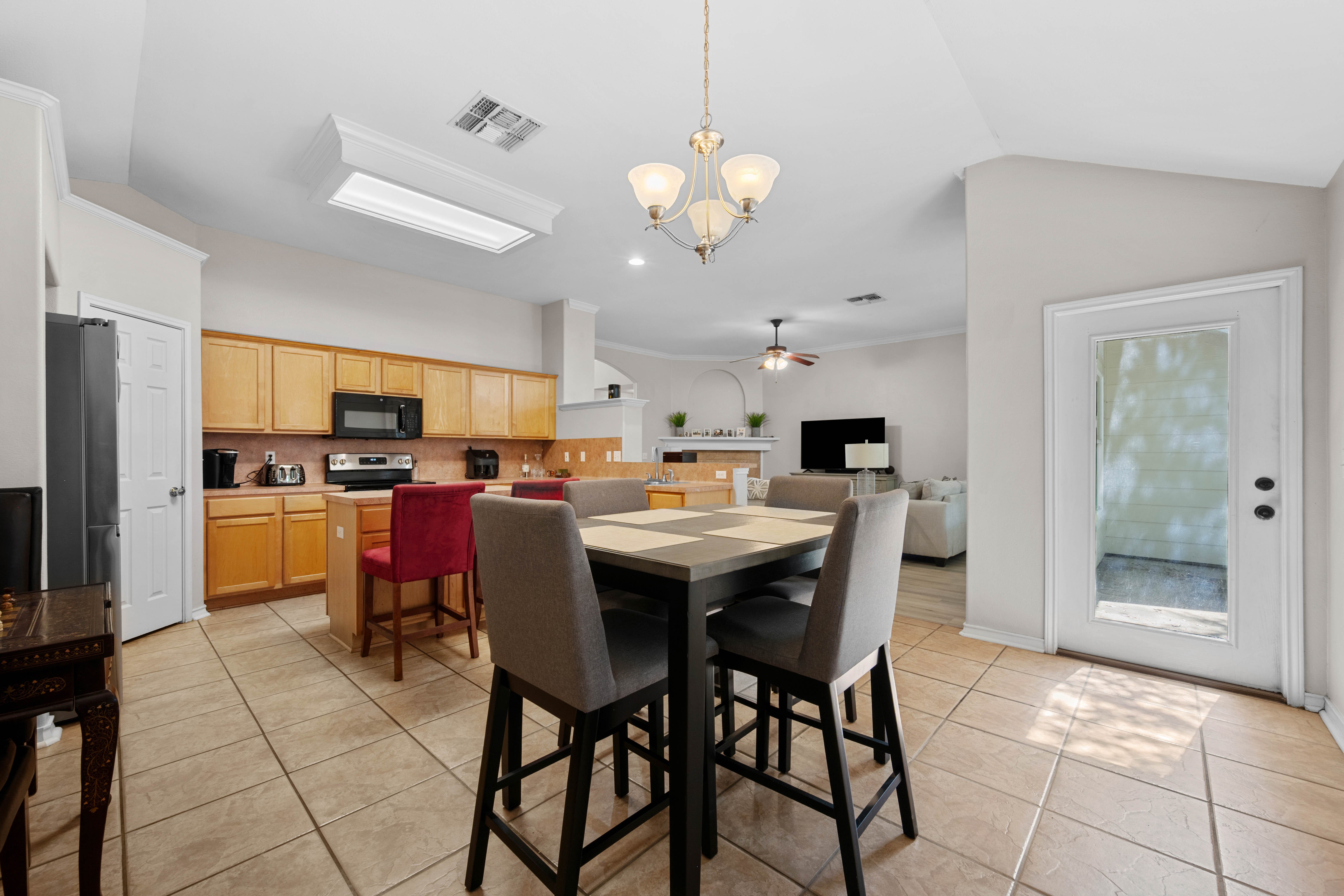  Spacious Home in Whistlers Cove - 物件實景