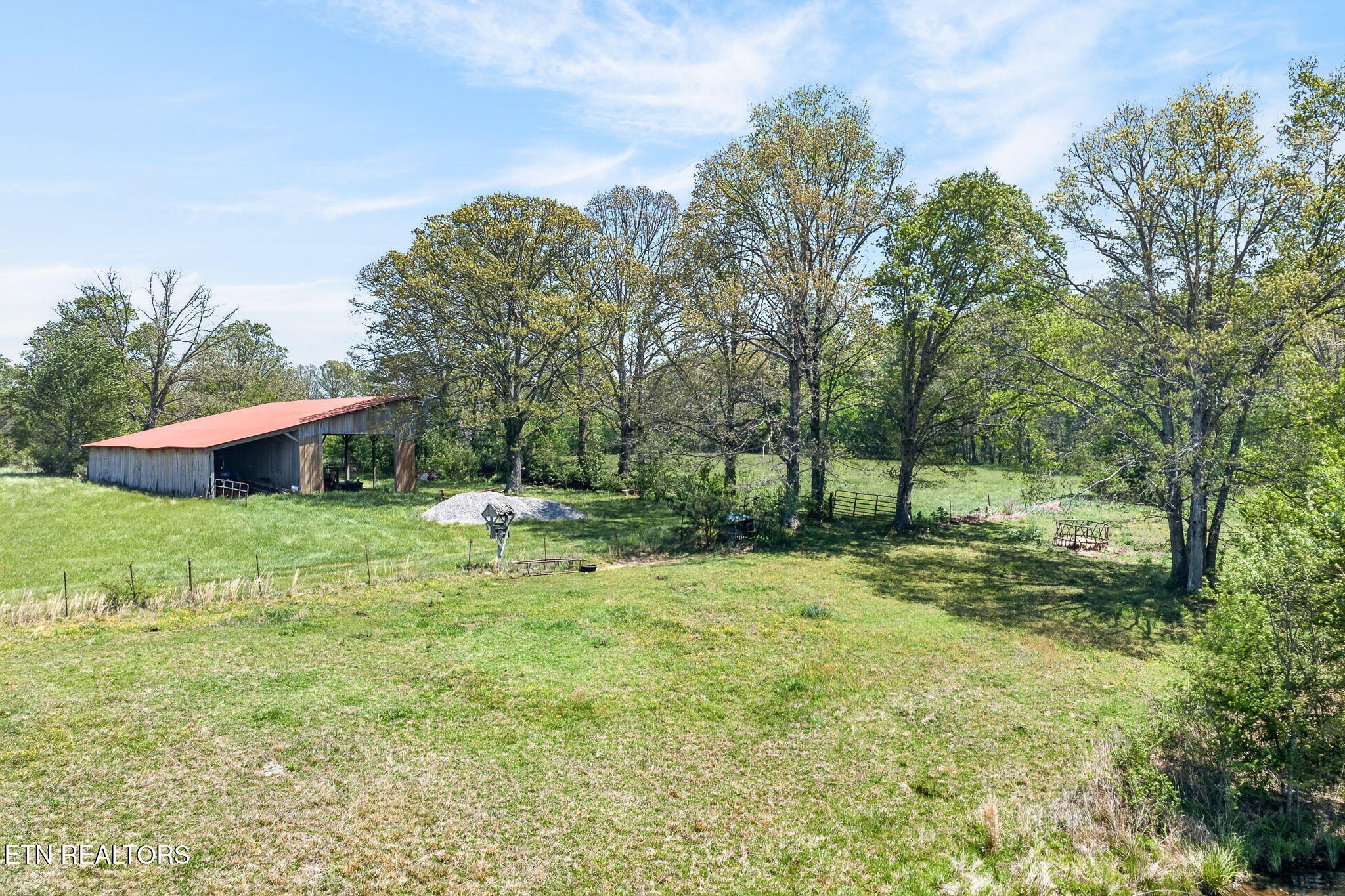 Deer Lodge, Tennessee, 37726, United States, 3 Bedrooms Bedrooms, ,4 BathroomsBathrooms,Residential,For Sale,1996492
