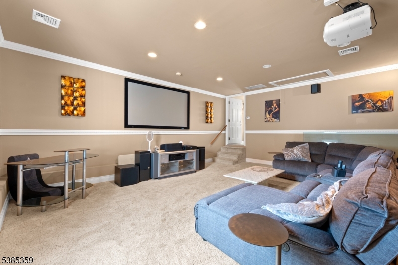 Wayne Twp., New Jersey, 07470, United States, 5 Bedrooms Bedrooms, ,3 BathroomsBathrooms,Residential,For Sale,1947958