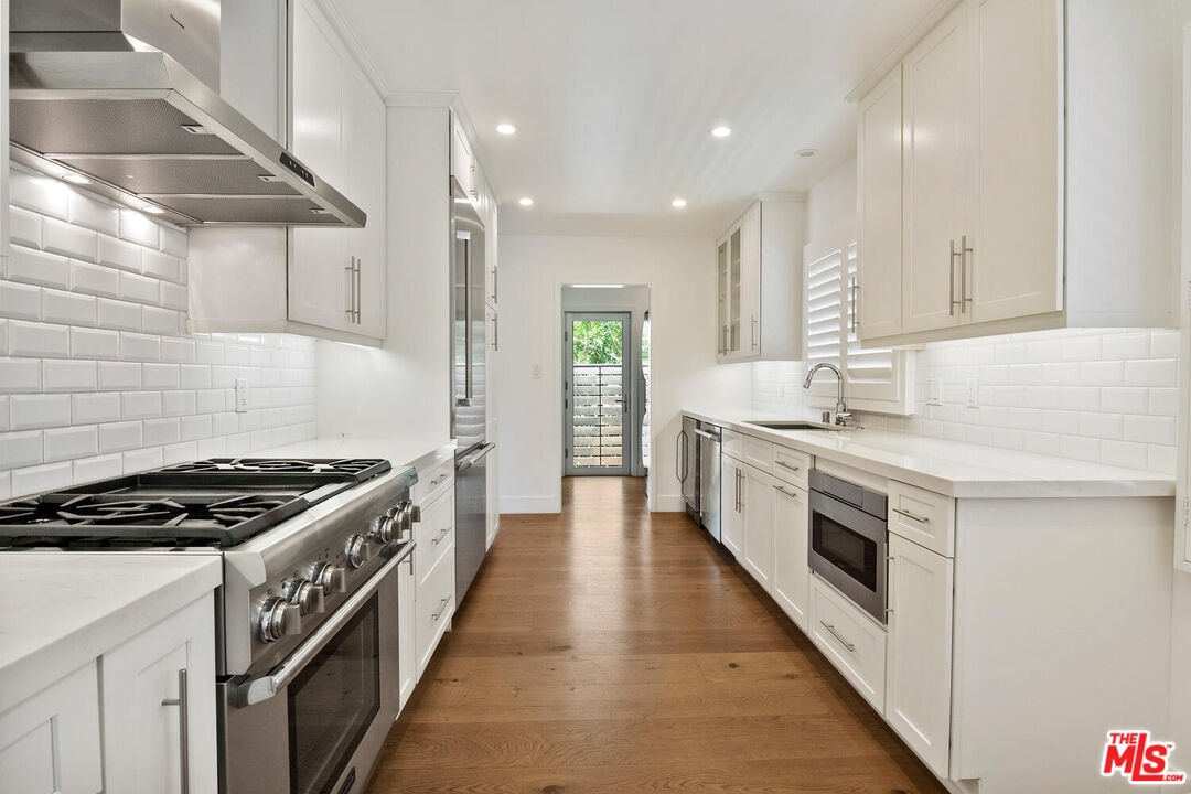 Sherman Oaks, California, 91403, United States, 3 Bedrooms Bedrooms, ,2 BathroomsBathrooms,Residential,For Sale,1940952