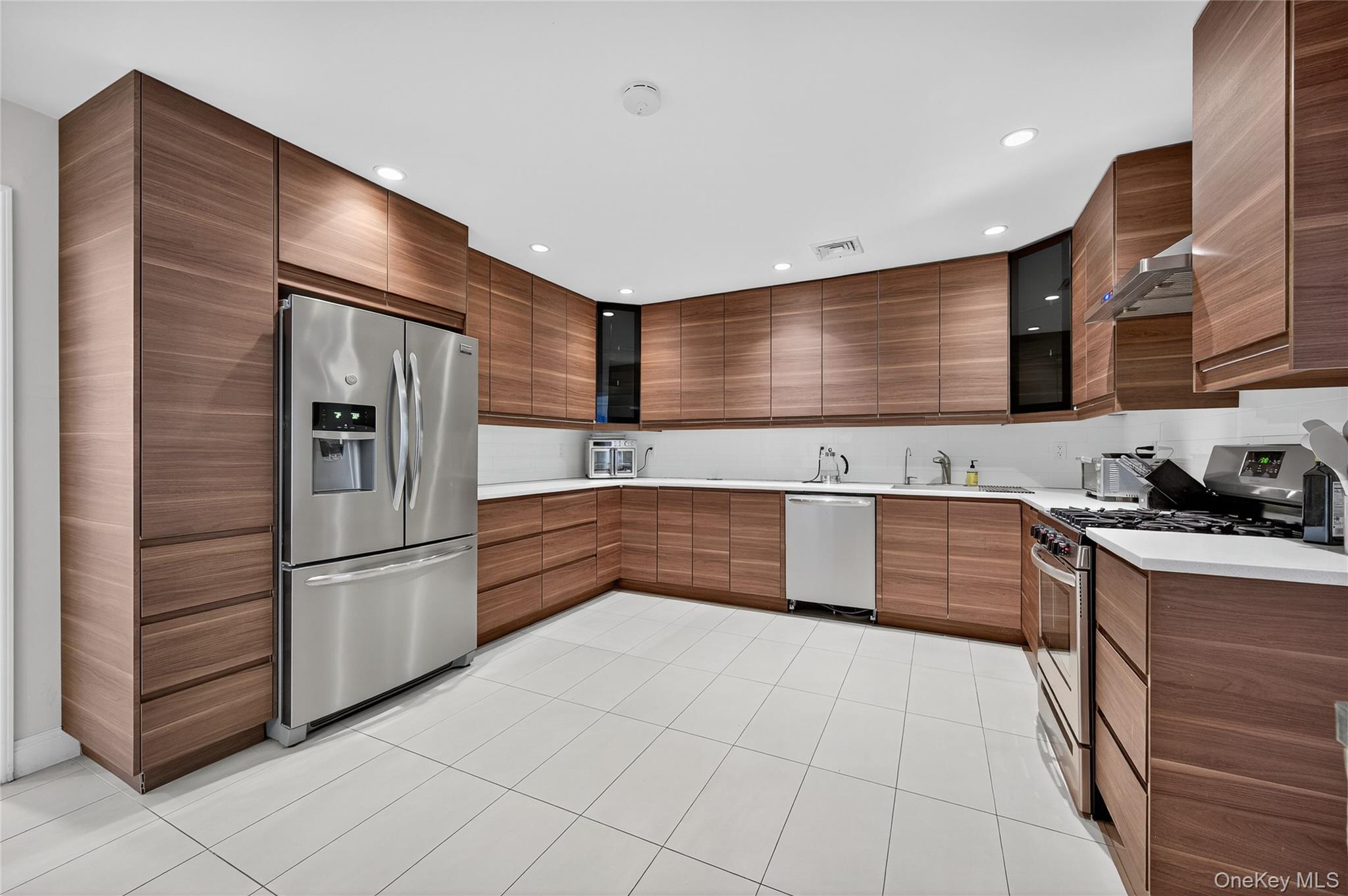  634 Park Avenue, Huntington, NY, 11743 - 物件實景