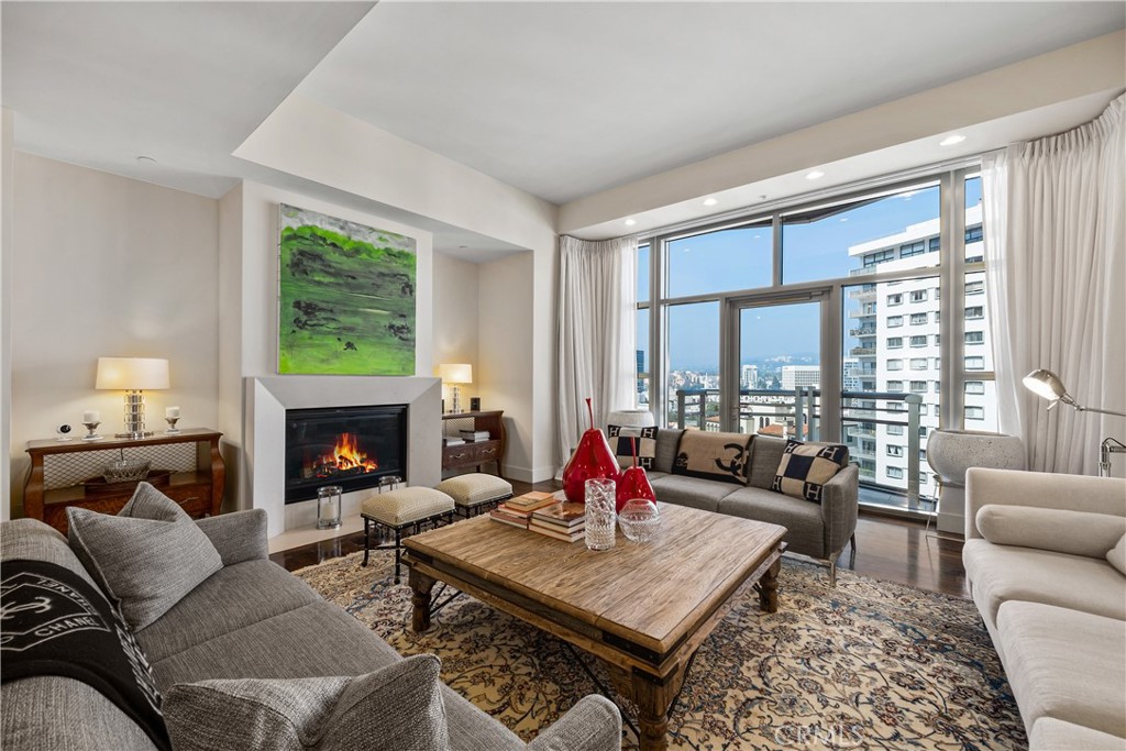 Los Angeles, California, 90024, United States, 2 Bedrooms Bedrooms, ,3 BathroomsBathrooms,Residential,For Sale,1829595