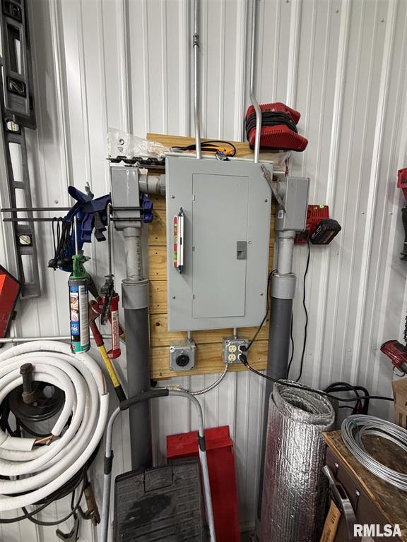 Abingdon, Illinois, 61410, United States, 3 Bedrooms Bedrooms, ,2 BathroomsBathrooms,Residential,For Sale,1976226