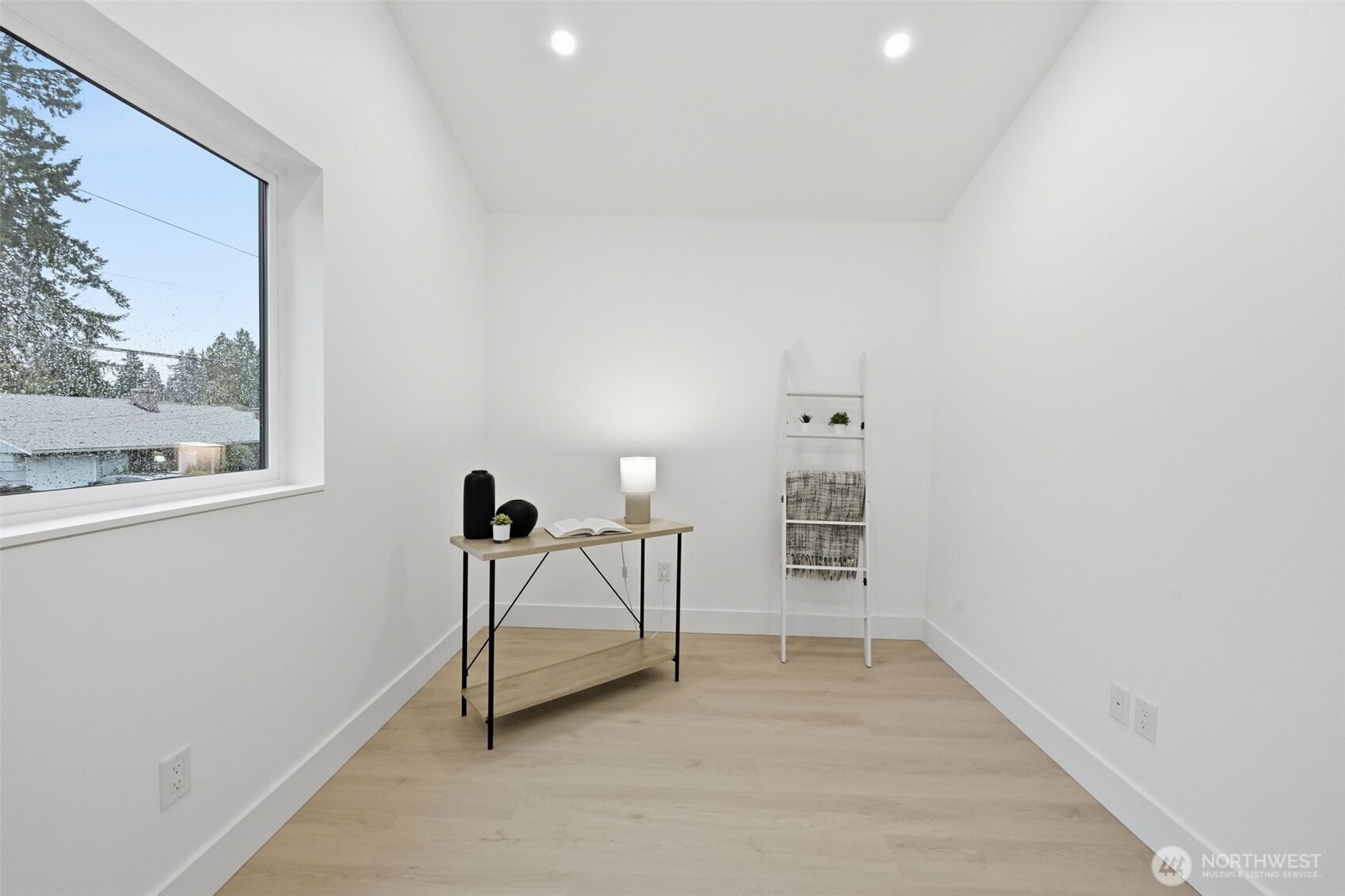 Seattle, Washington, 98133, United States, 3 Bedrooms Bedrooms, ,2 BathroomsBathrooms,Residential,For Sale,1992896