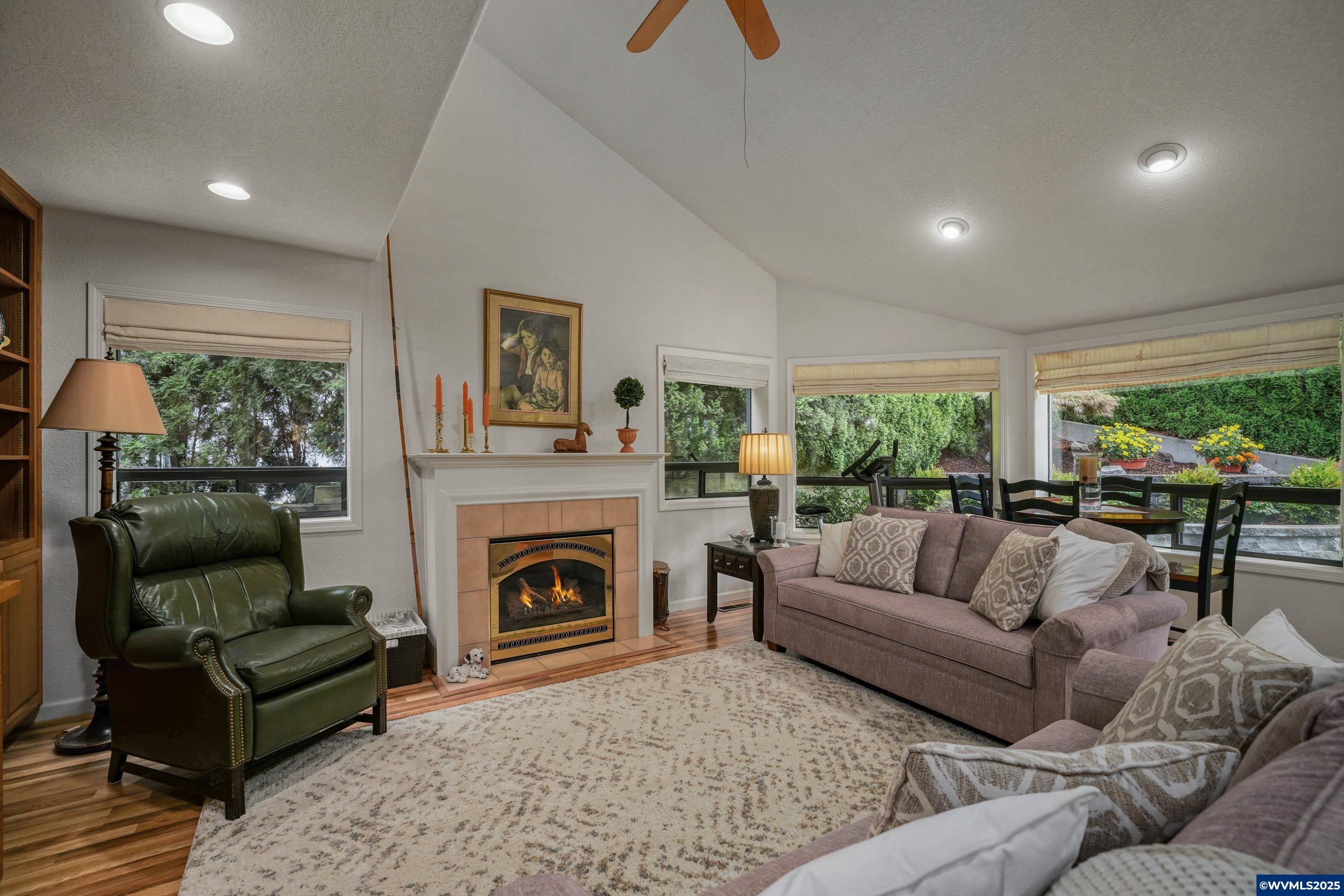 Salem, Oregon, 97302, United States, 5 Bedrooms Bedrooms, ,4 BathroomsBathrooms,Residential,For Sale,1906348