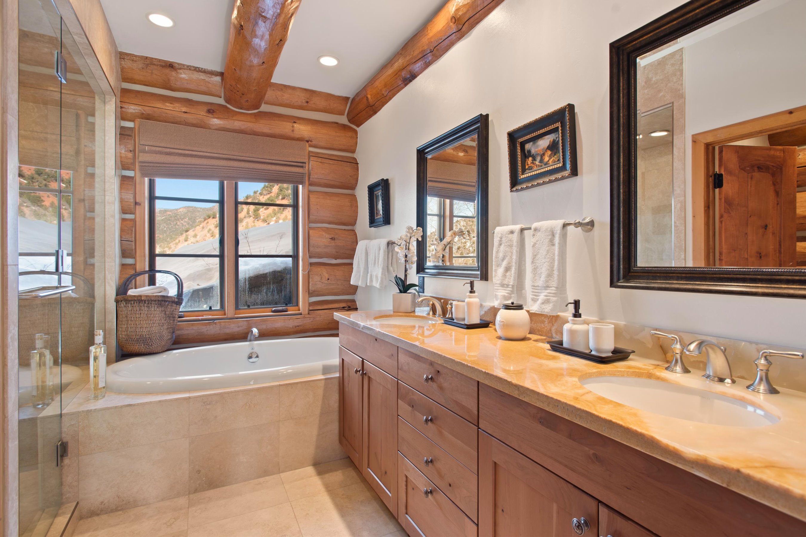  Timeless Log Home on 12+ Acres in Snowmass  Sweeping Mountain Views - 物件實景
