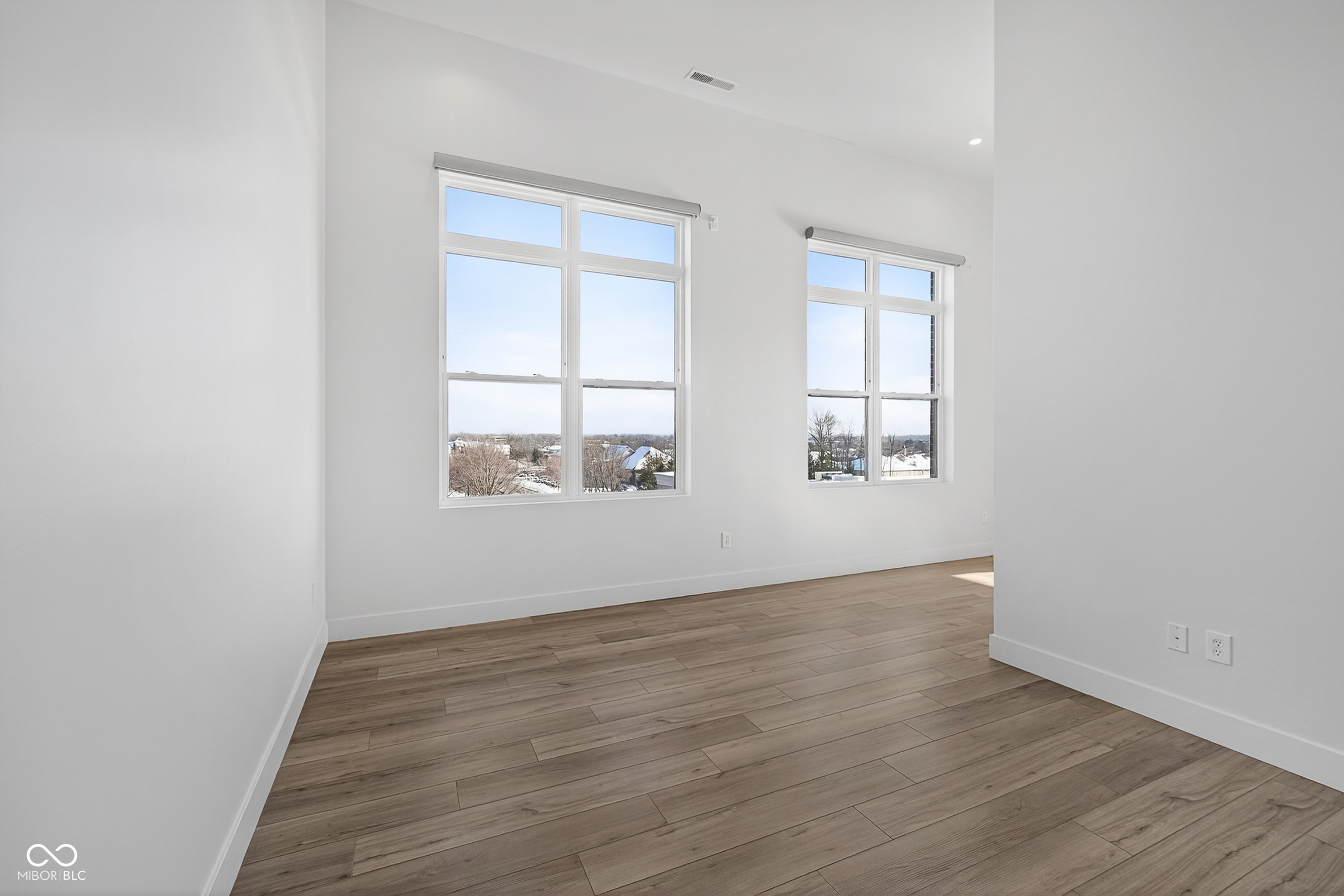 Carmel, Indiana, 46032, United States, 2 Bedrooms Bedrooms, ,3 BathroomsBathrooms,Residential,For Sale,1982806