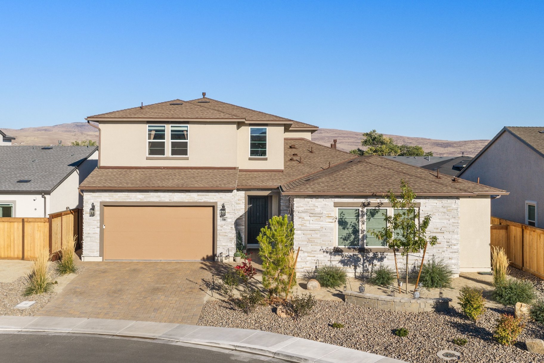  Multi-Gen Living. Mountain Views. A Backyard That