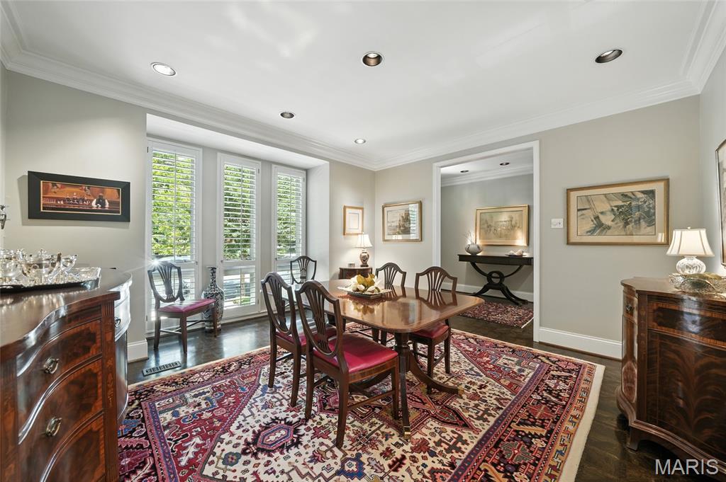 St Louis, Missouri, 63108, United States, 4 Bedrooms Bedrooms, ,5 BathroomsBathrooms,Residential,For Sale,1941664