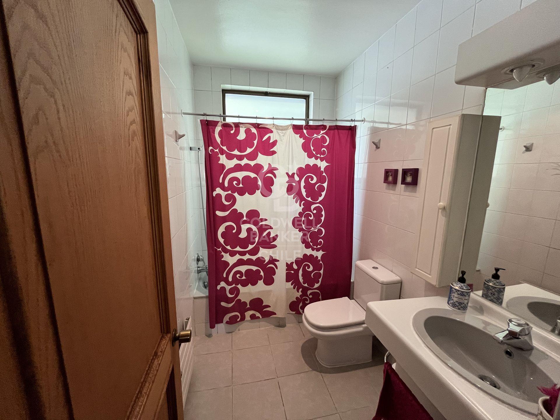 Las Condes, Chile, 4 Bedrooms Bedrooms, ,6 BathroomsBathrooms,Residential,For Sale,1694457
