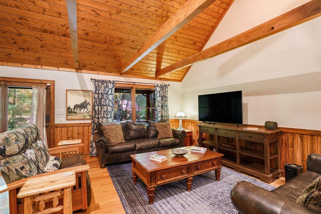 Blue Ridge, Georgia, 30513, United States, 3 Bedrooms Bedrooms, ,3 BathroomsBathrooms,Residential,For Sale,1969723