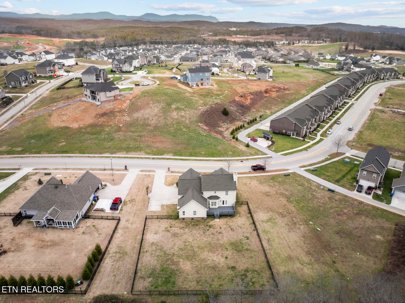 Oak Ridge, Tennessee, 37830, United States, 4 Bedrooms Bedrooms, ,3 BathroomsBathrooms,Residential,For Sale,2003025