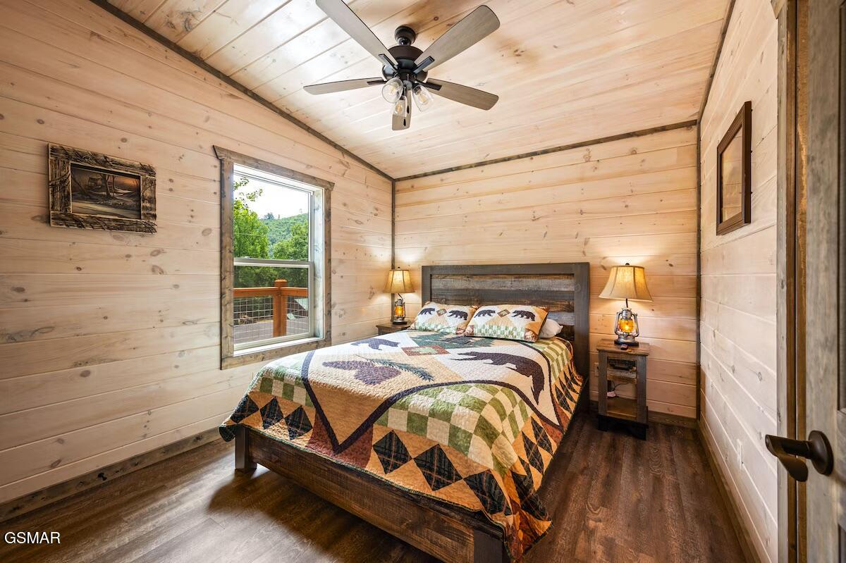 Gatlinburg, Tennessee, 37738, United States, 4 Bedrooms Bedrooms, ,5 BathroomsBathrooms,Residential,For Sale,2048286