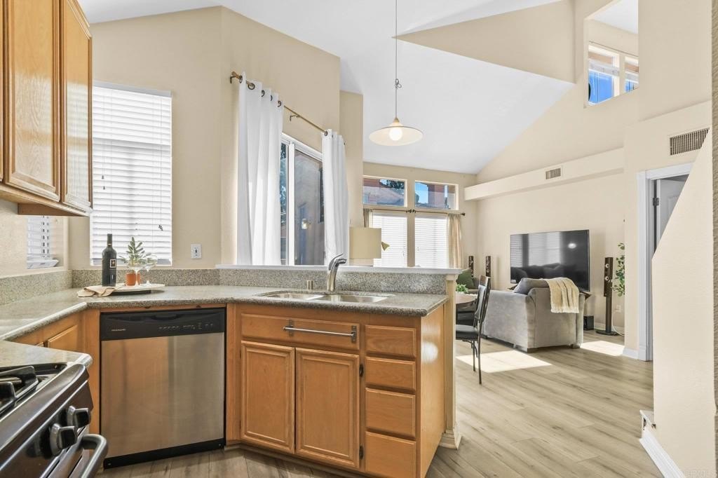 Chula Vista, California, 91910, United States, 2 Bedrooms Bedrooms, ,2 BathroomsBathrooms,Residential,For Sale,1996951