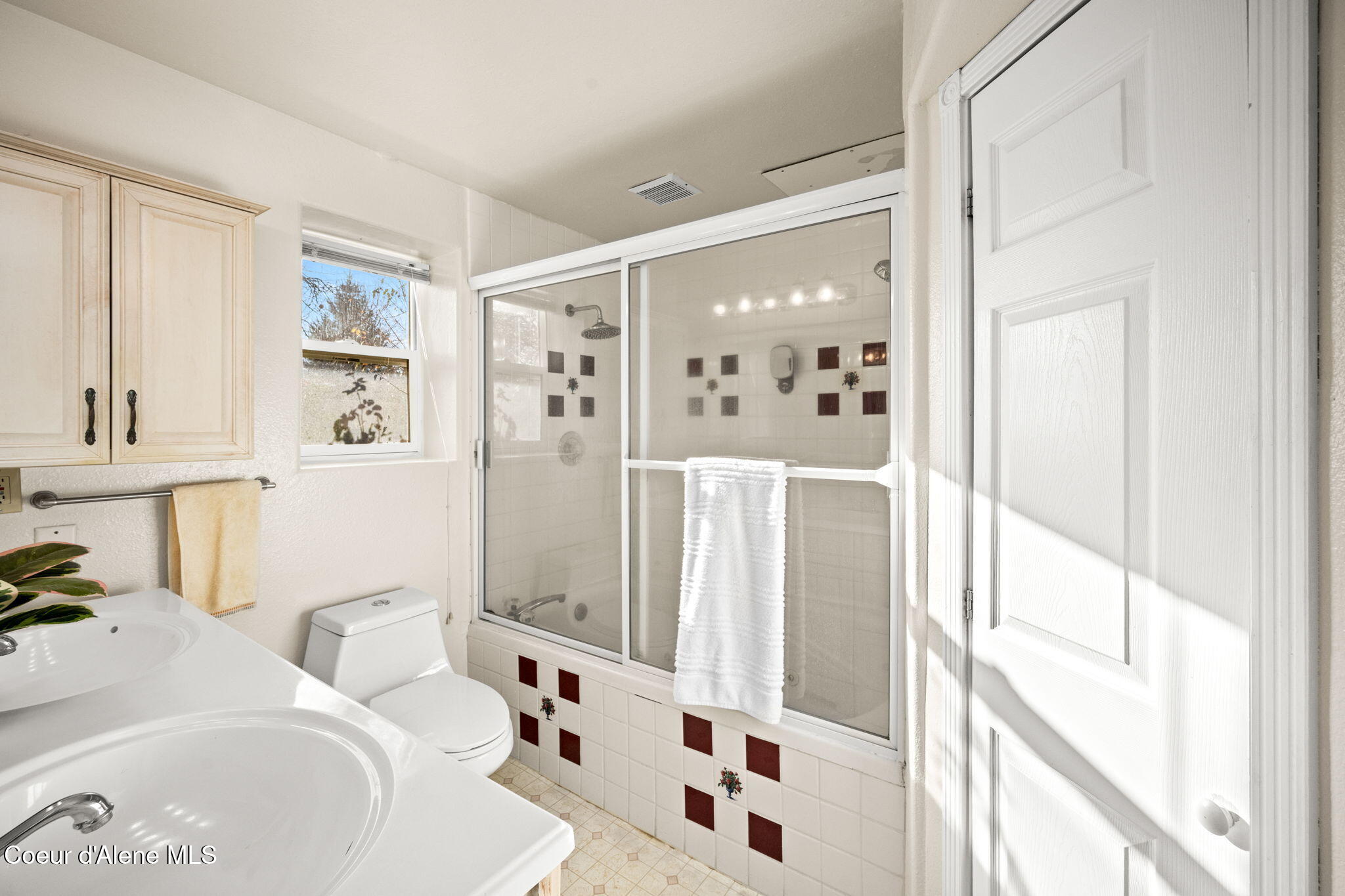 Rathdrum, Idaho, 83858, United States, 4 Bedrooms Bedrooms, ,3 BathroomsBathrooms,Residential,For Sale,2011357