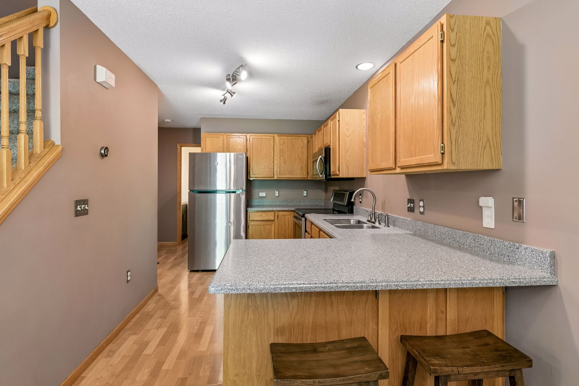  Private Woodland Townhome Near Parks and Recreation - 物件實景