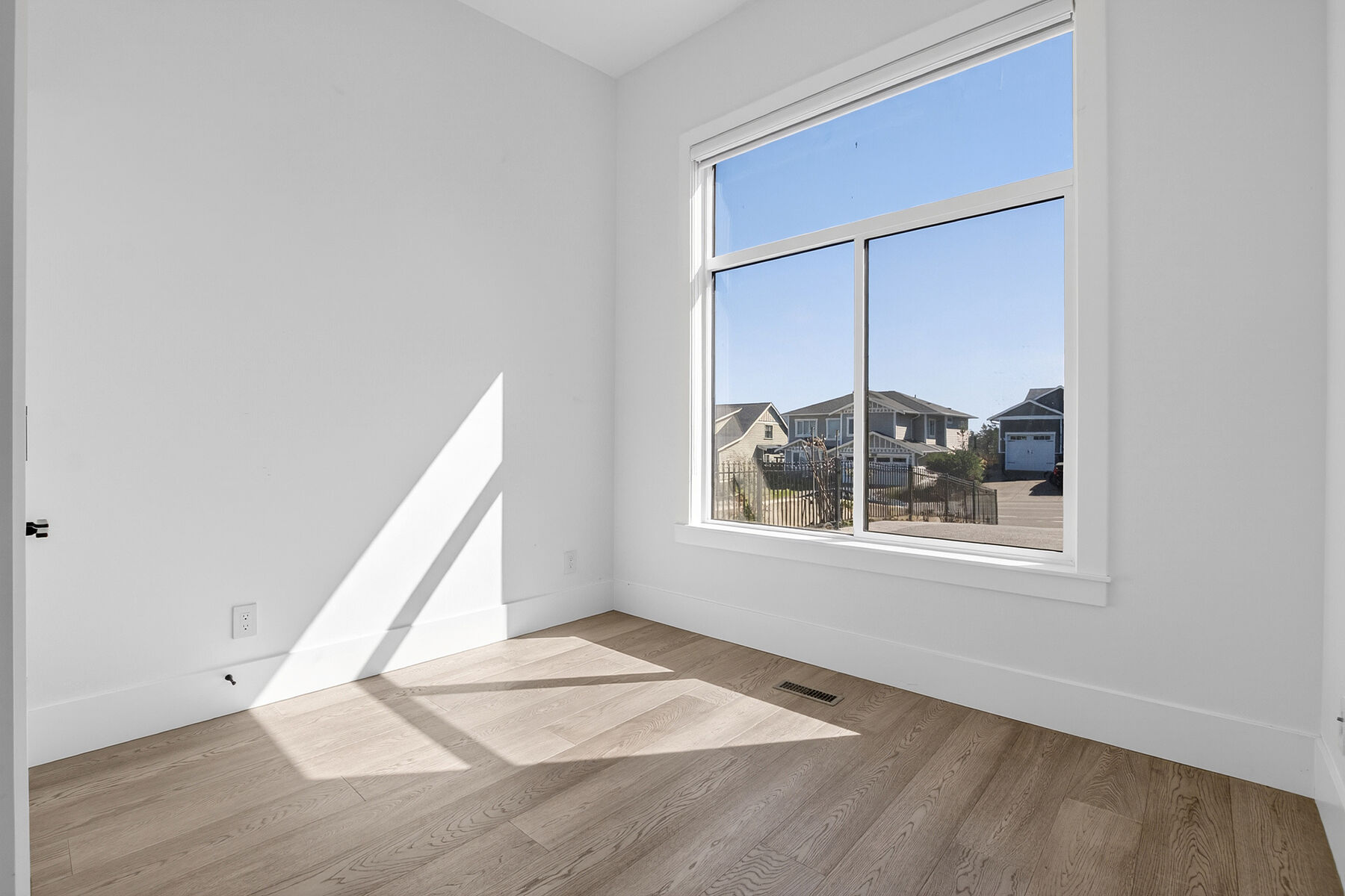  Spacious & Bright - 物件實景