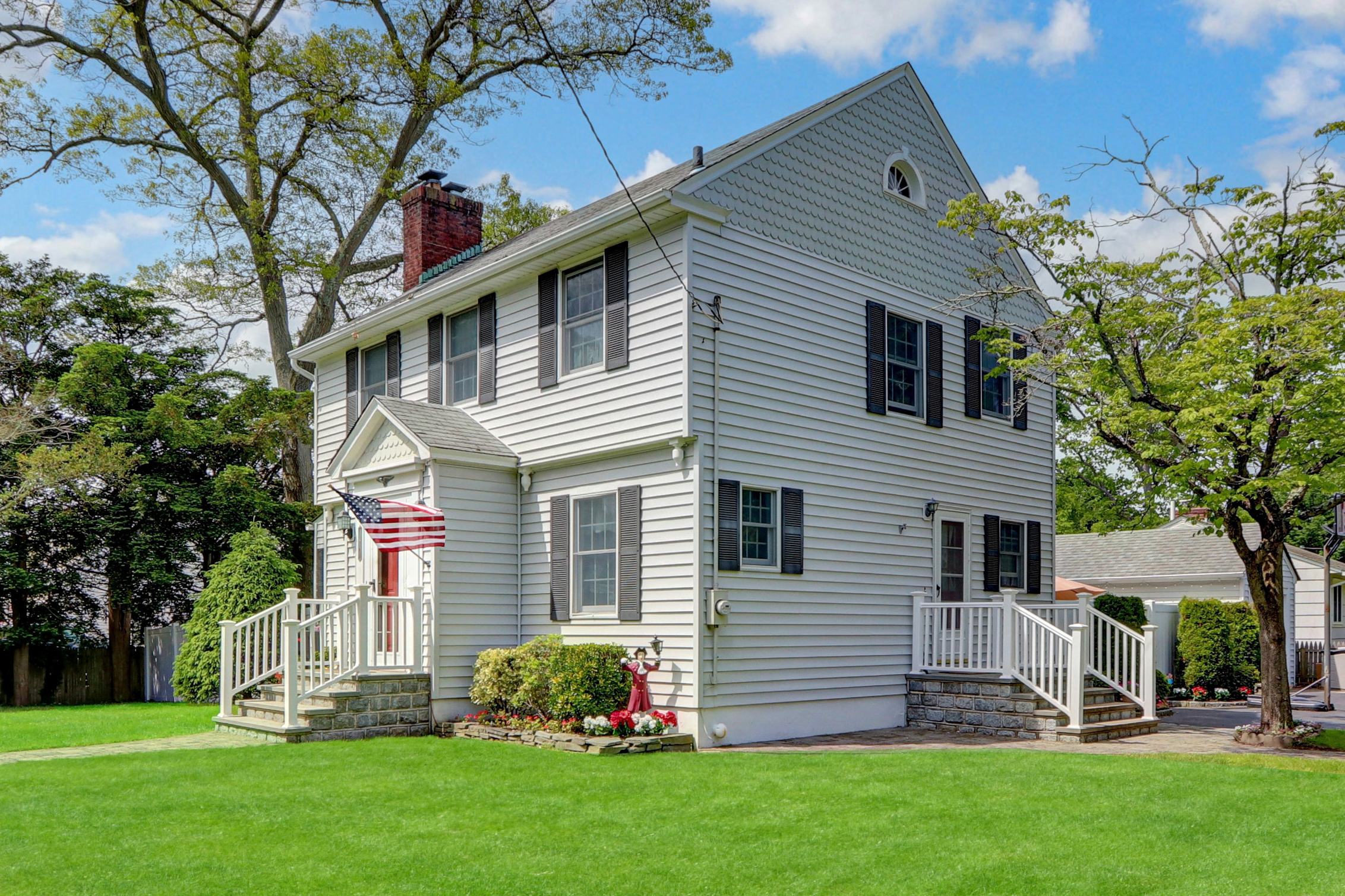 Babylon, New York, 11702, United States, 3 Bedrooms Bedrooms, ,2 BathroomsBathrooms,Residential,For Sale,1861866