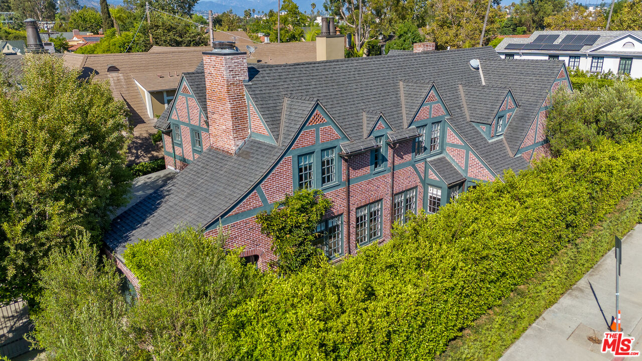 Los Angeles, California, 90020, United States, 5 Bedrooms Bedrooms, ,5 BathroomsBathrooms,Residential,For Sale,1939583