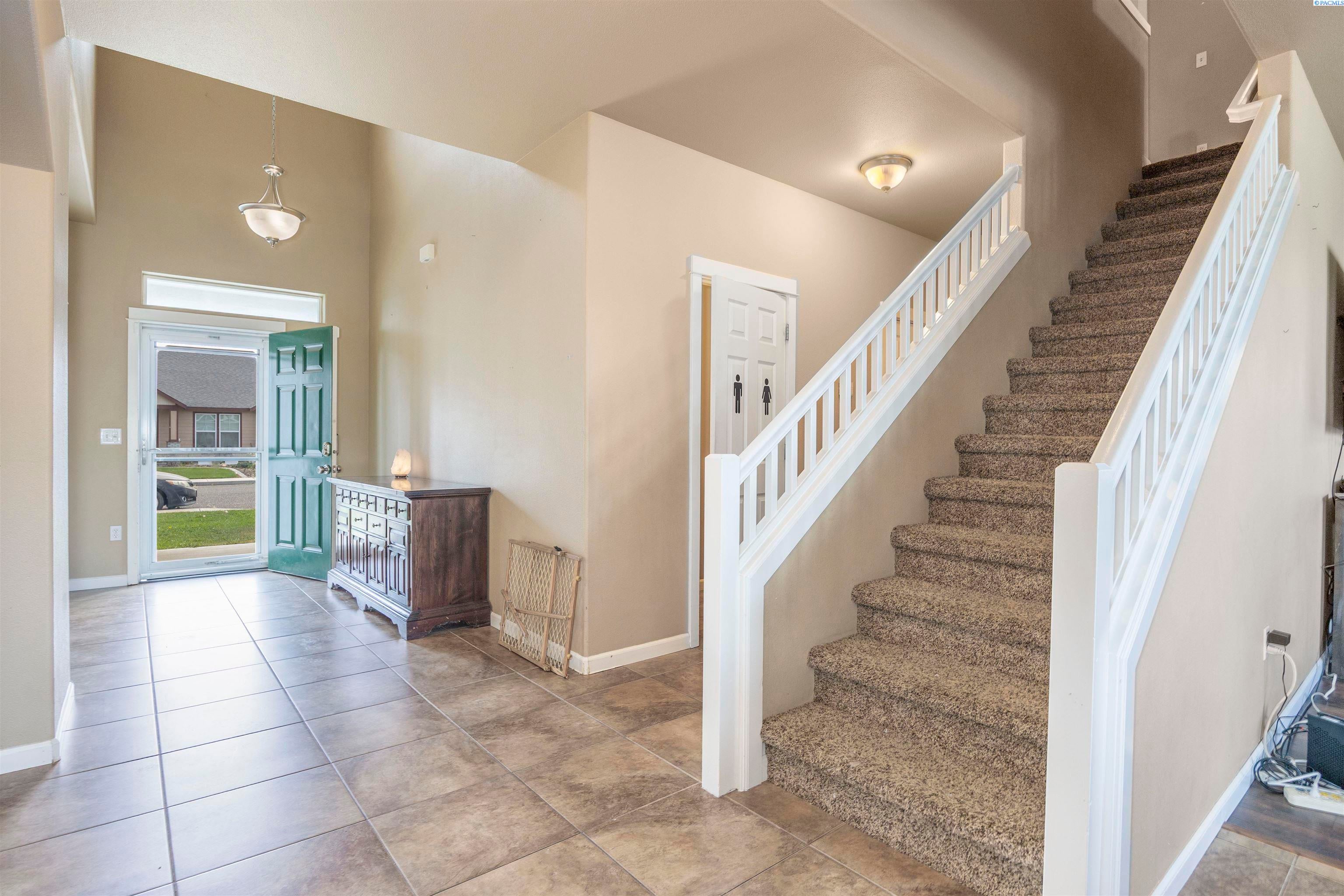 Pasco, Washington, 99301, United States, 5 Bedrooms Bedrooms, ,3 BathroomsBathrooms,Residential,For Sale,1921560
