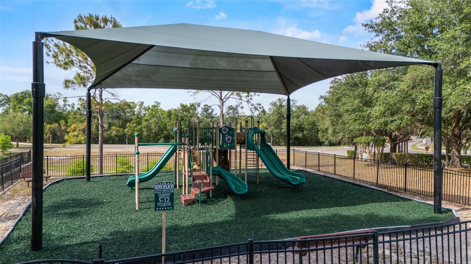 MOUNT DORA, Florida, 32757, United States, 4 Bedrooms Bedrooms, ,4 BathroomsBathrooms,Residential,For Sale,1978918