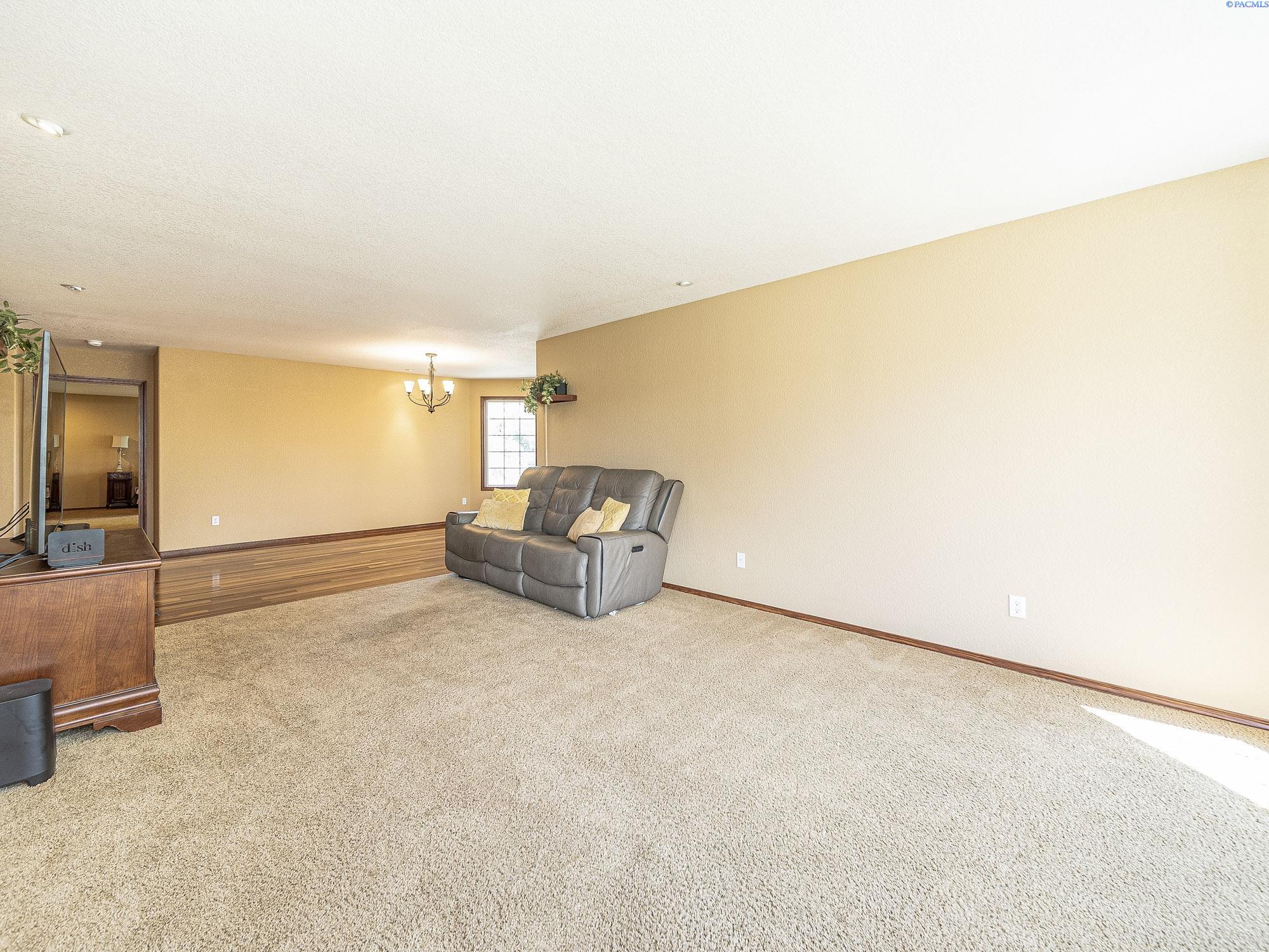 Yakima, Washington, 98908-0000, United States, 4 Bedrooms Bedrooms, ,2 BathroomsBathrooms,Residential,For Sale,1827891
