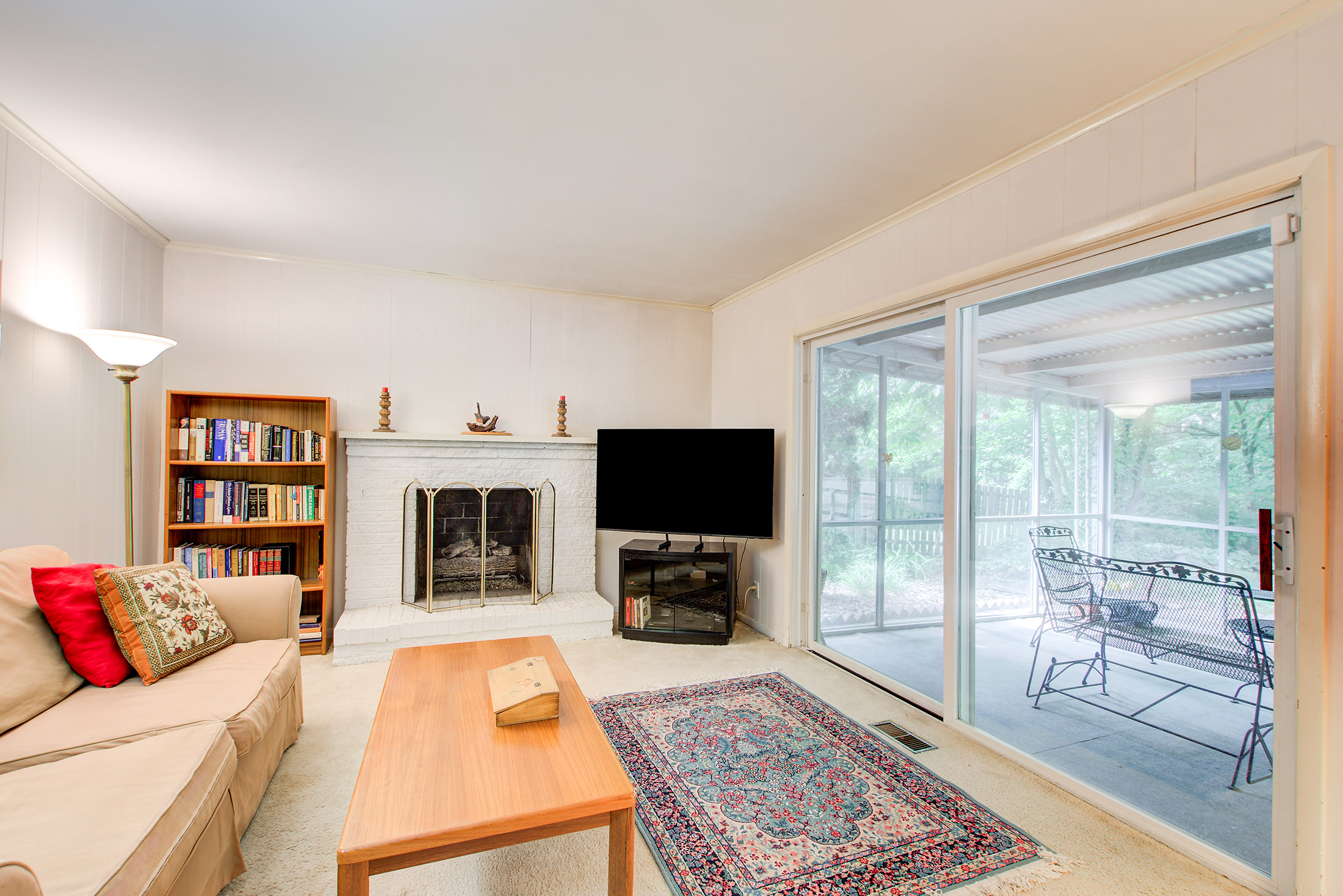  Mid-Century Modern Home on a Beautifully Landscaped Private Lot - 物件實景
