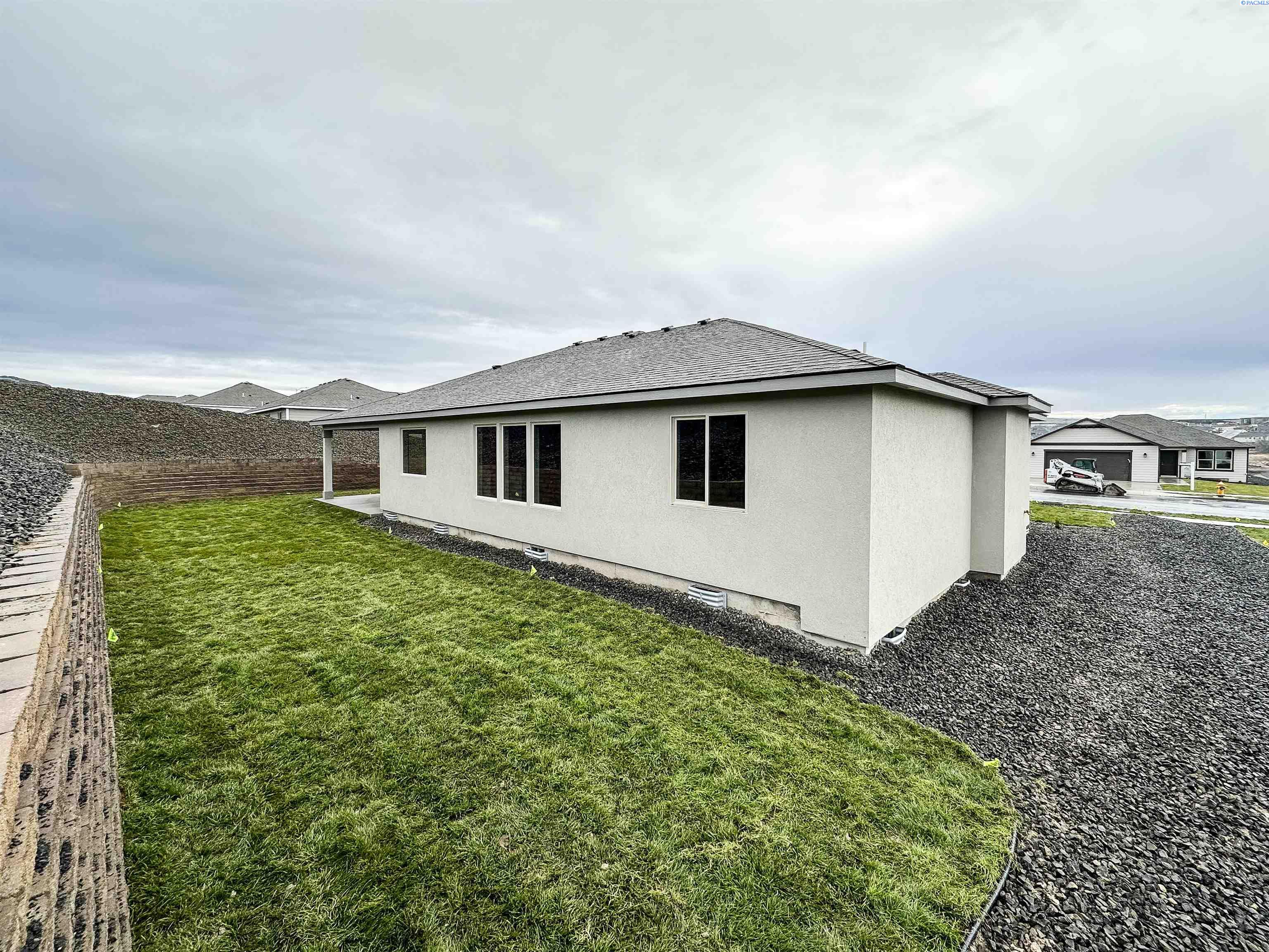Kennewick, Washington, 99338, United States, 4 Bedrooms Bedrooms, ,1 BathroomBathrooms,Residential,For Sale,1933332