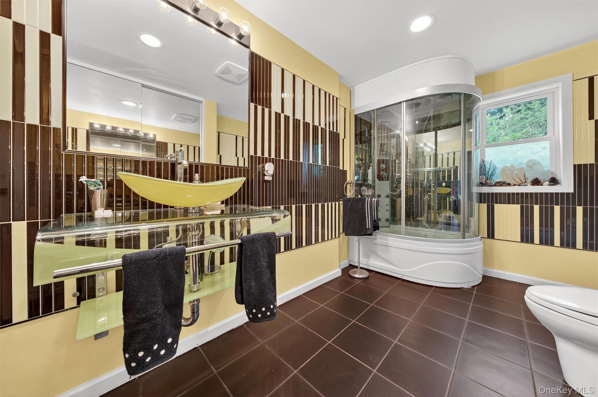 New City, New York, 10956, United States, 4 Bedrooms Bedrooms, ,3 BathroomsBathrooms,Residential,For Sale,2049142