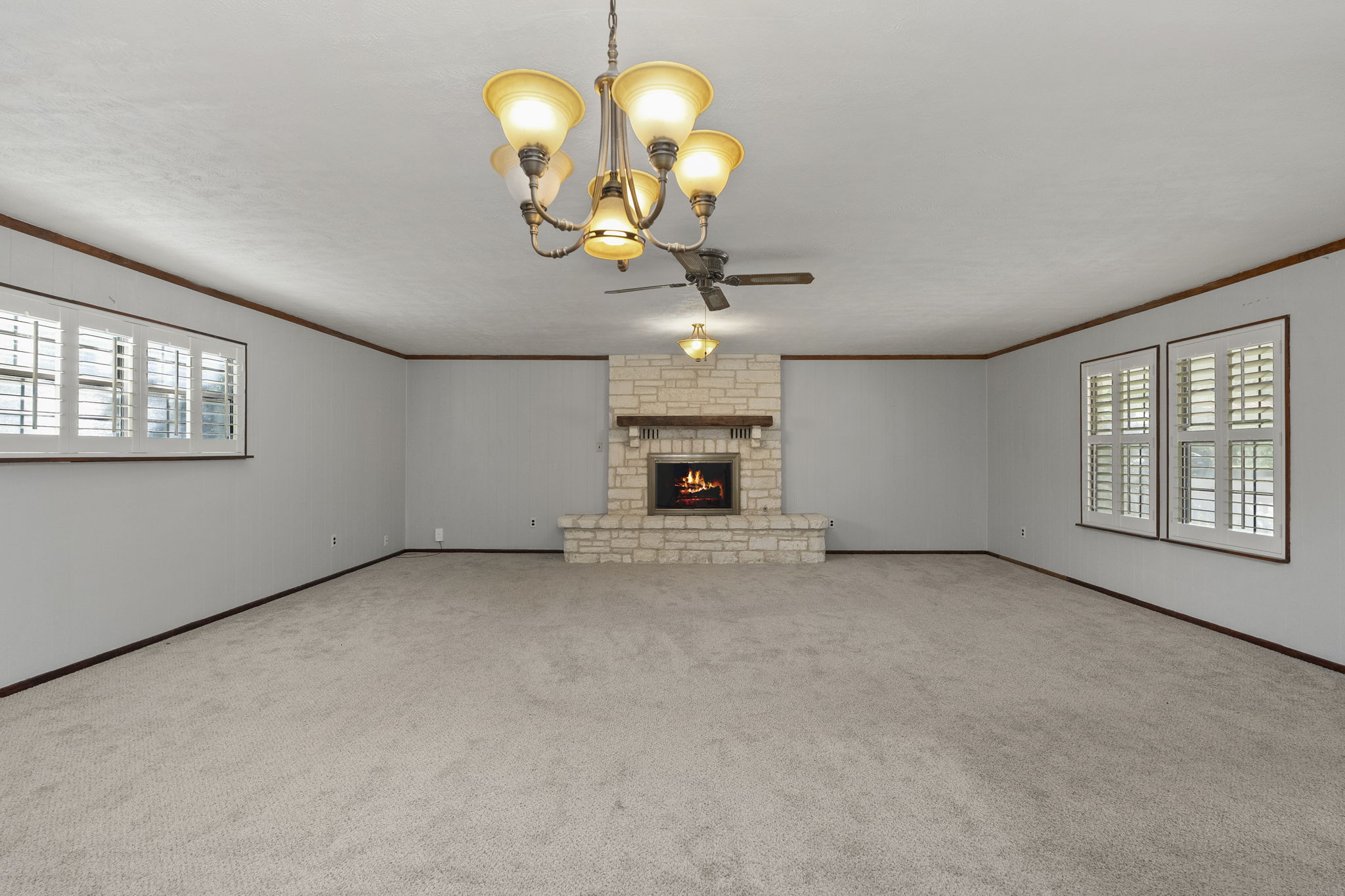  501 West Creek Street, Fredericksburg, TX 78624 - 物件實景