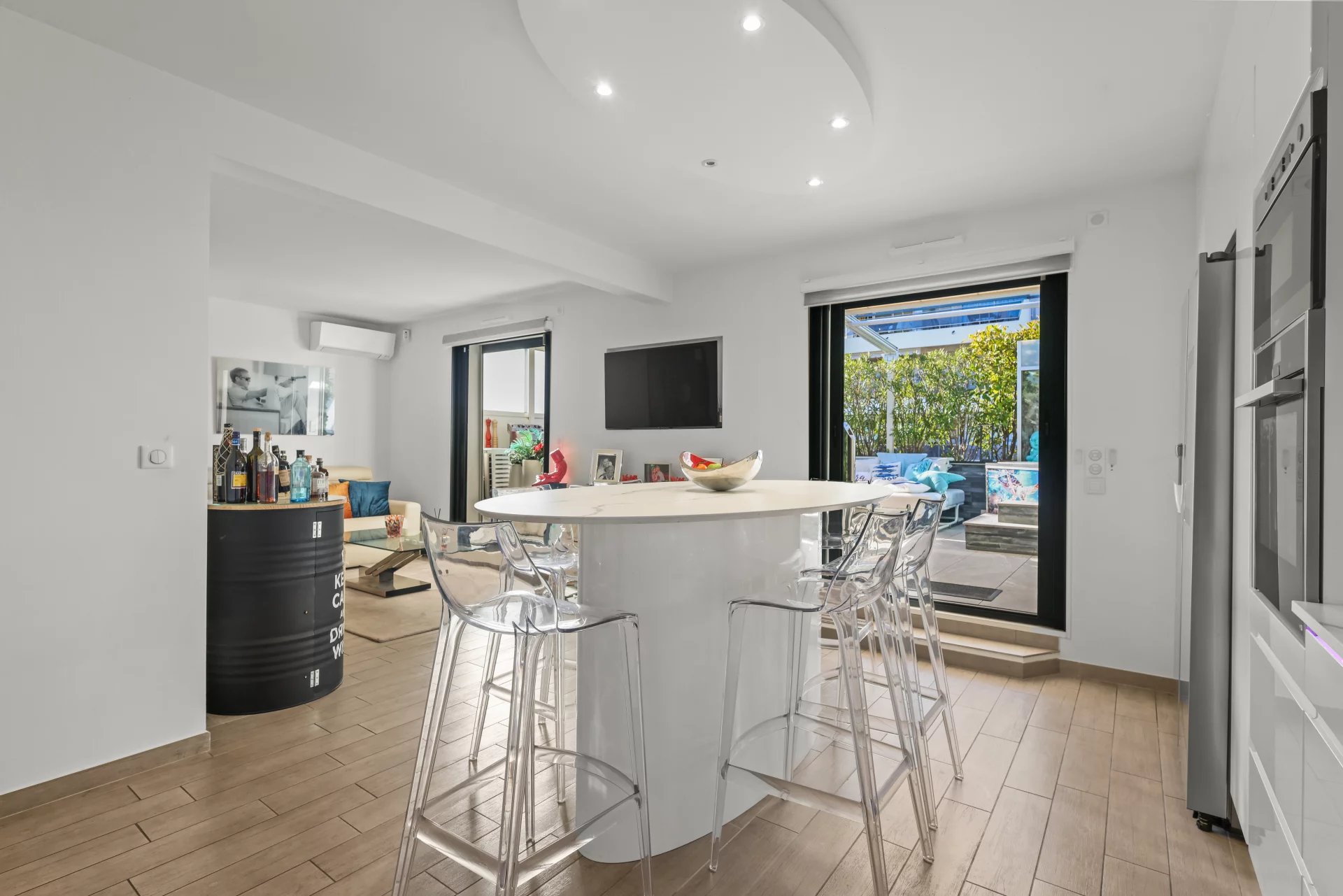 Golfe-Juan, Provence-Alpes-Côte d’Azur, 06220, FR, 1 Bedroom Bedrooms, ,1 BathroomBathrooms,Residential,For Sale,1999764