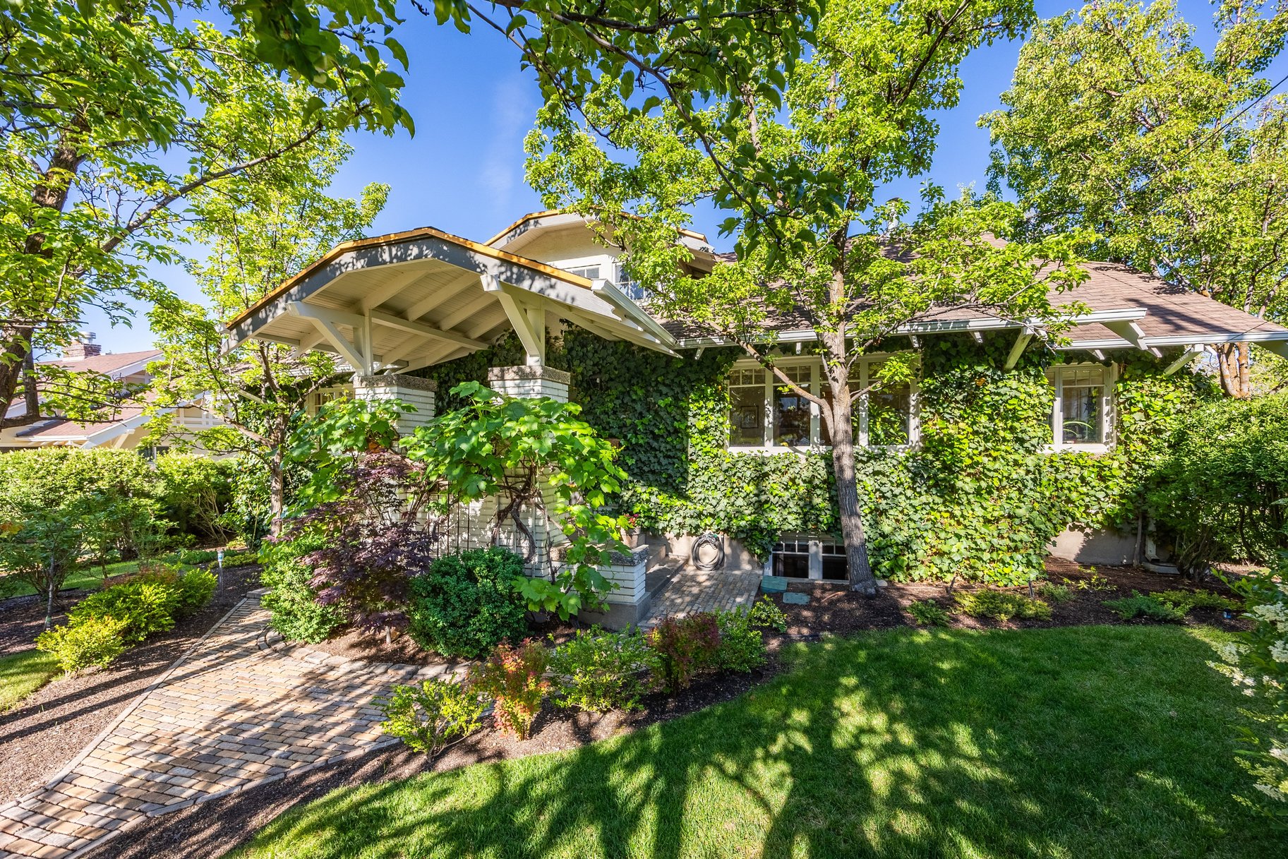  Timeless Bungalow with Enjoyable Outdoor Living - 物件實景
