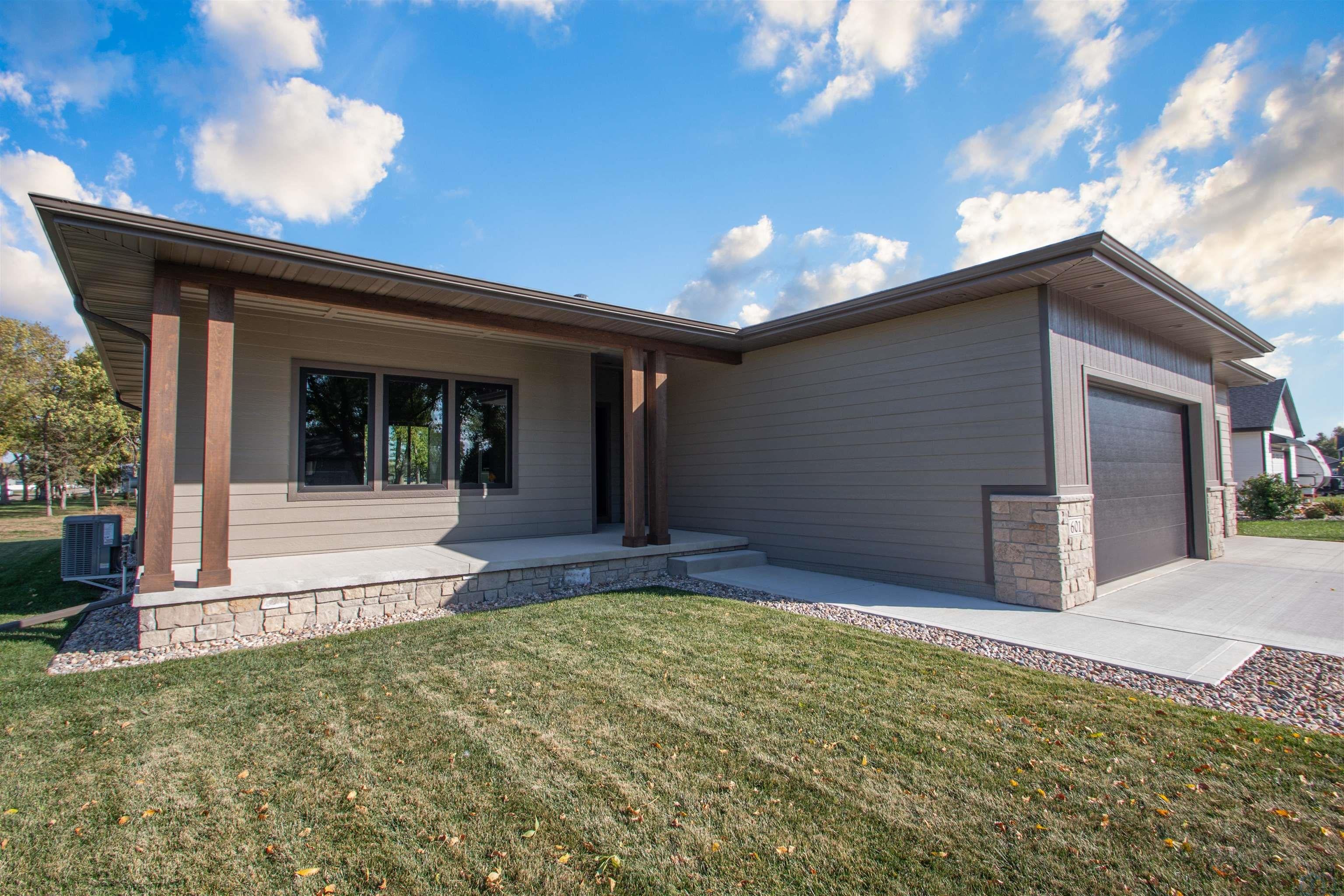 Sergeant Bluff, Iowa, 51054, United States, 3 Bedrooms Bedrooms, ,2 BathroomsBathrooms,Residential,For Sale,1974181