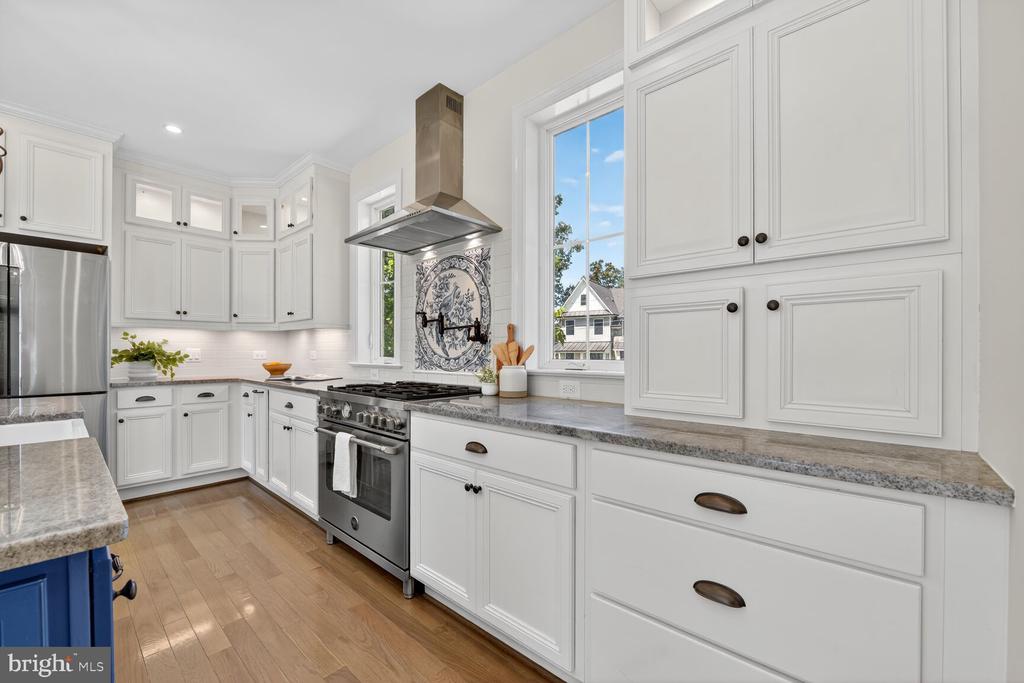 Arlington, Virginia, 22213, United States, 5 Bedrooms Bedrooms, ,5 BathroomsBathrooms,Residential,For Sale,1982488