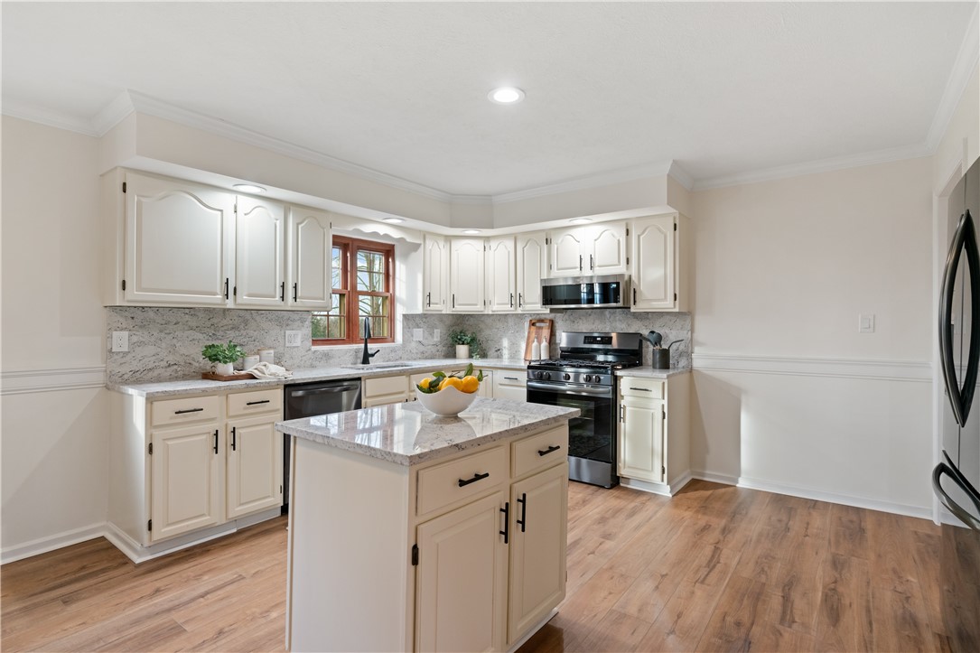 Whitehall, Pennsylvania, 15236, United States, 5 Bedrooms Bedrooms, ,4 BathroomsBathrooms,Residential,For Sale,2002171