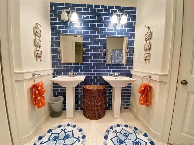 Park Hill, Oklahoma, 74451, United States, 5 Bedrooms Bedrooms, ,4 BathroomsBathrooms,Residential,For Sale,1974610