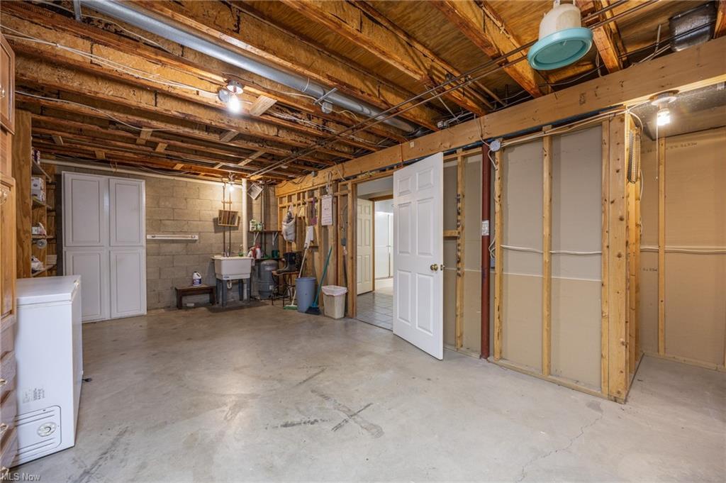 New Matamoras, Ohio, 45767, United States, 3 Bedrooms Bedrooms, ,4 BathroomsBathrooms,Residential,For Sale,1915992