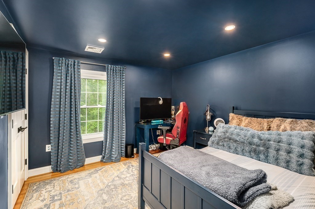 Manchester, Massachusetts, 01944, United States, 4 Bedrooms Bedrooms, ,3 BathroomsBathrooms,Residential,For Sale,1938822