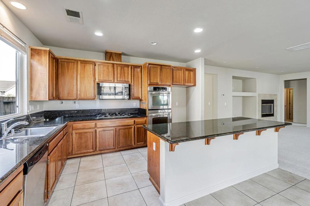 Pittsburg, California, 94565, United States, 6 Bedrooms Bedrooms, ,5 BathroomsBathrooms,Residential,For Sale,1791756