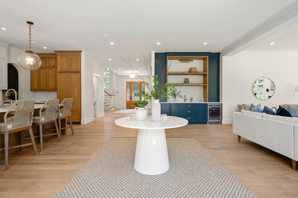 Hingham, Massachusetts, 02043, United States, 5 Bedrooms Bedrooms, ,6 BathroomsBathrooms,Residential,For Sale,1994867