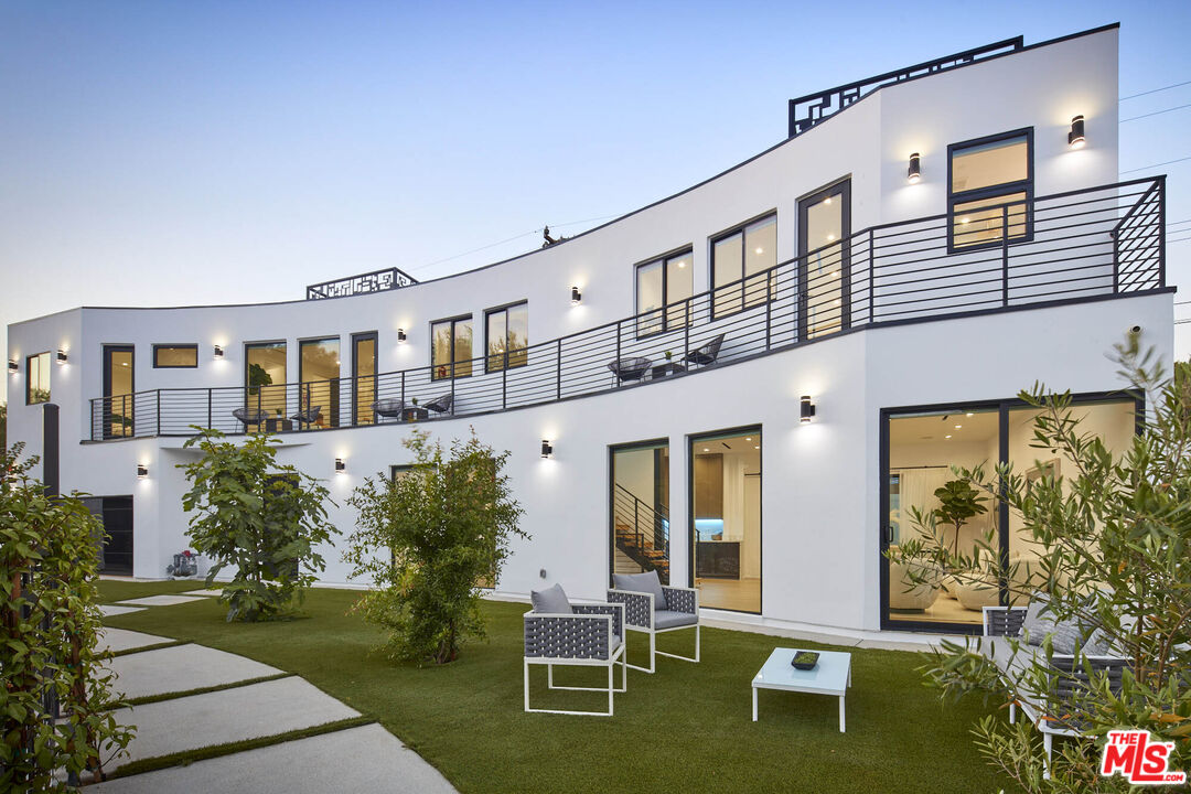 Culver City, California, 90230, United States, 4 Bedrooms Bedrooms, ,7 BathroomsBathrooms,Residential,For Sale,1804248