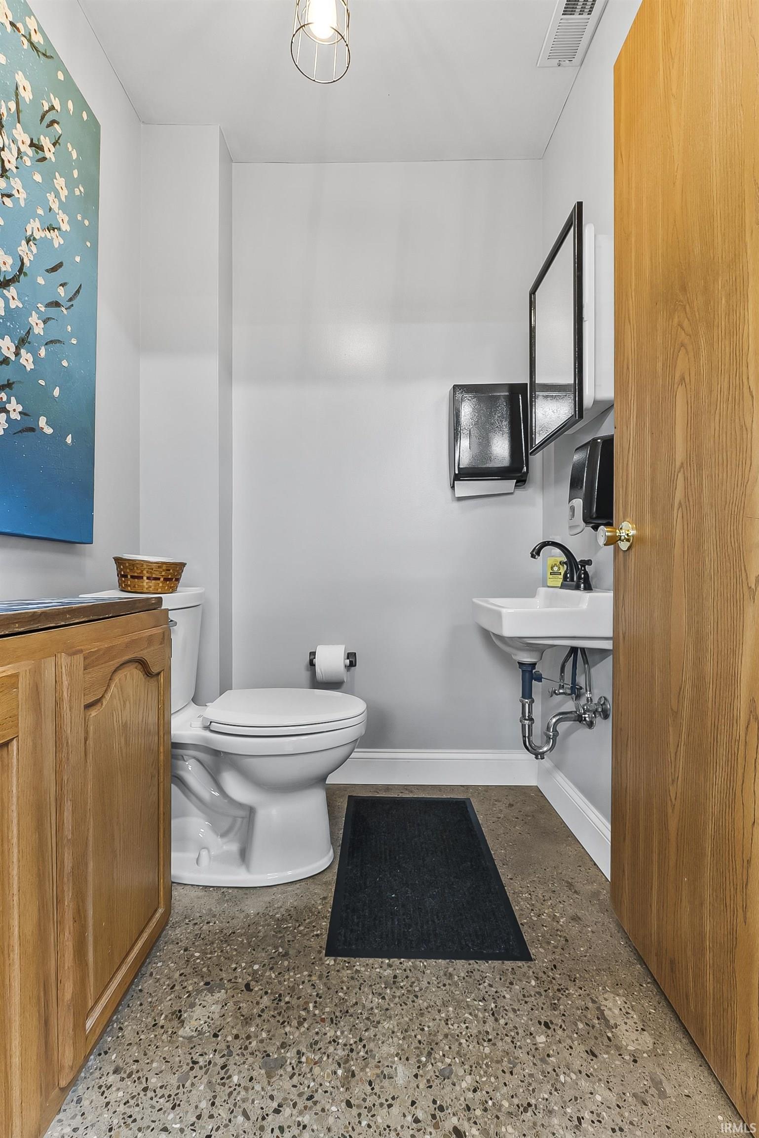 Fort Wayne, Indiana, 46805-3241, United States, 6 Bedrooms Bedrooms, ,4 BathroomsBathrooms,Residential,For Sale,1976576