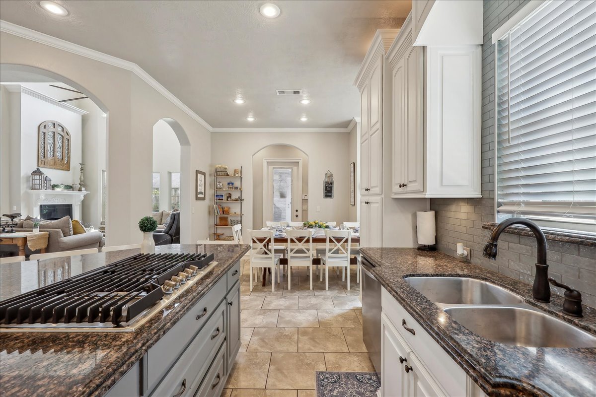Lumberton, Texas, 77657, United States, 5 Bedrooms Bedrooms, ,4 BathroomsBathrooms,Residential,For Sale,1941970