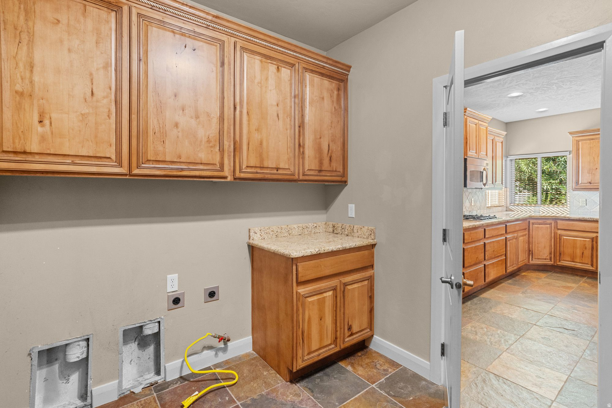 Santa Clara, Utah, 84765, United States, 4 Bedrooms Bedrooms, ,3 BathroomsBathrooms,Residential,For Sale,1992069