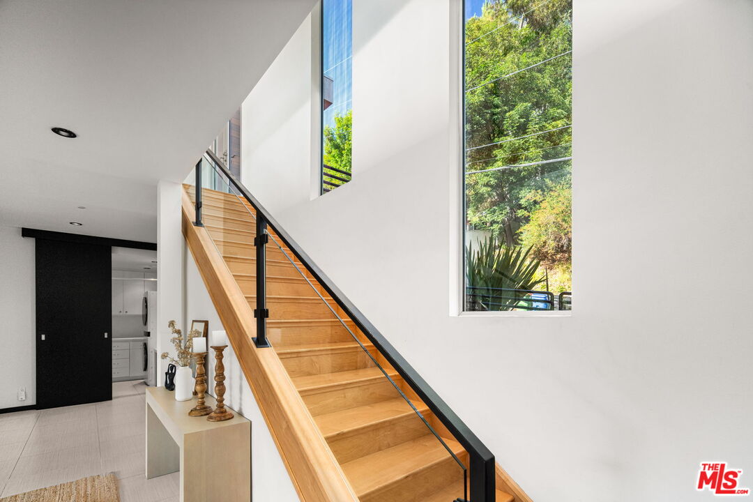 Los Angeles, California, 90049, United States, 4 Bedrooms Bedrooms, ,5 BathroomsBathrooms,Residential,For Sale,1901289